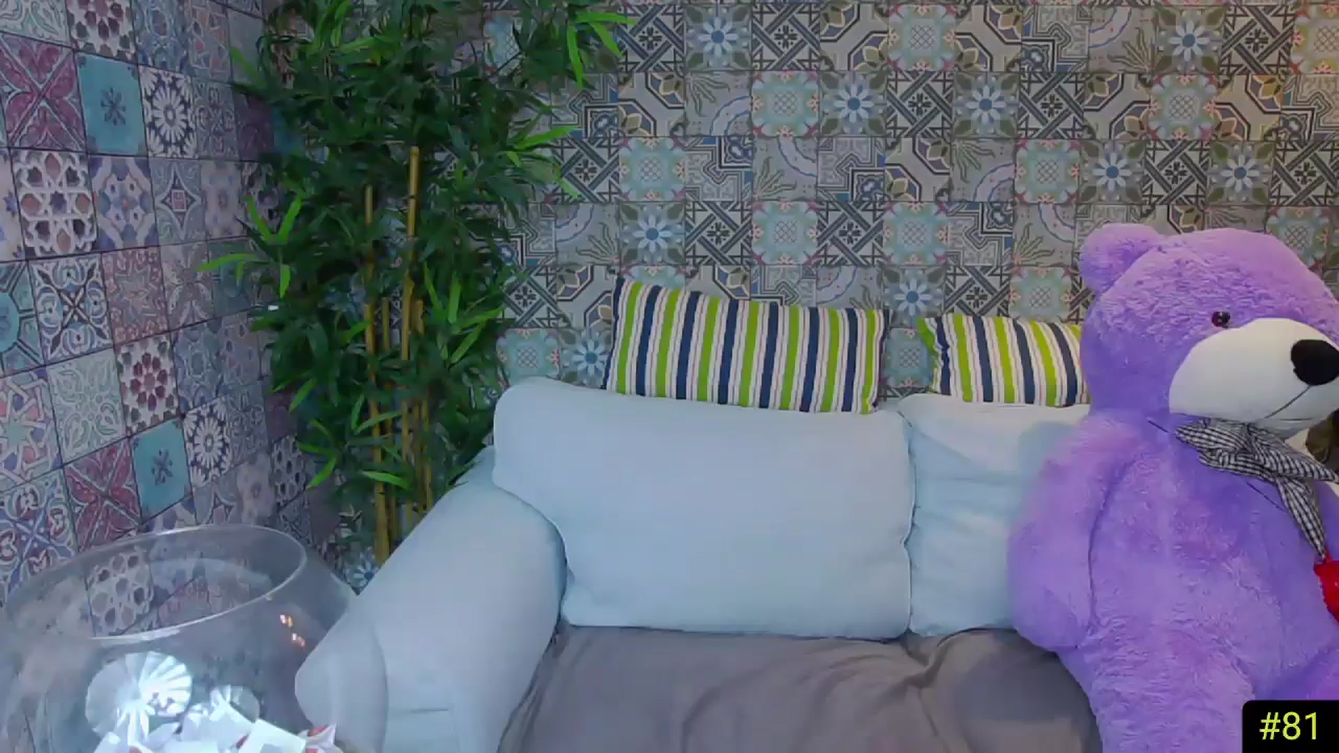 Gallery image thumbnail from AliciaKristal's myfreecams stream on, 04/23/2025, 03:42 image 16 of 20