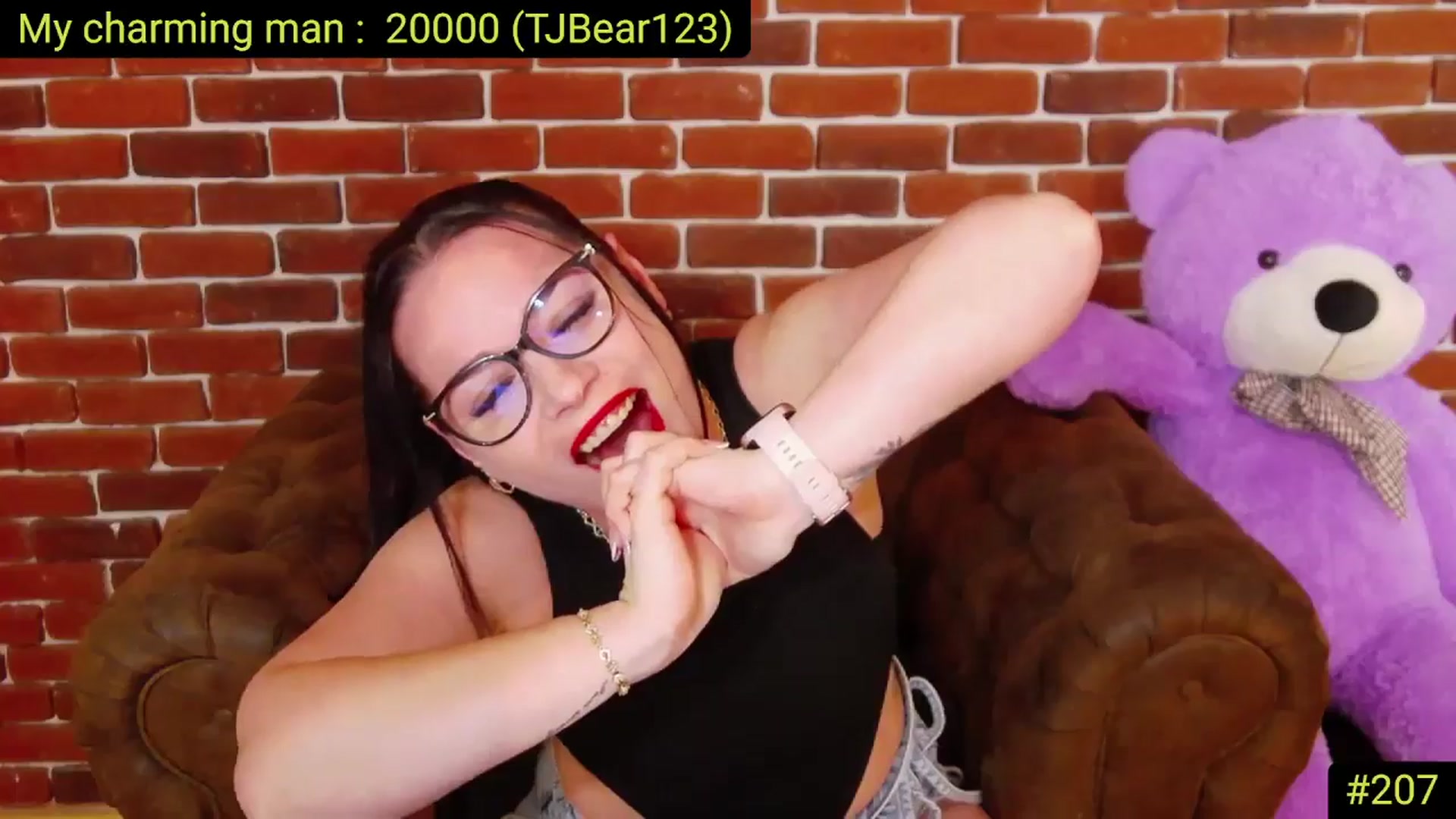 Gallery image thumbnail from AliciaKristal's myfreecams stream on, 05/08/2025, 21:18 image 17 of 20