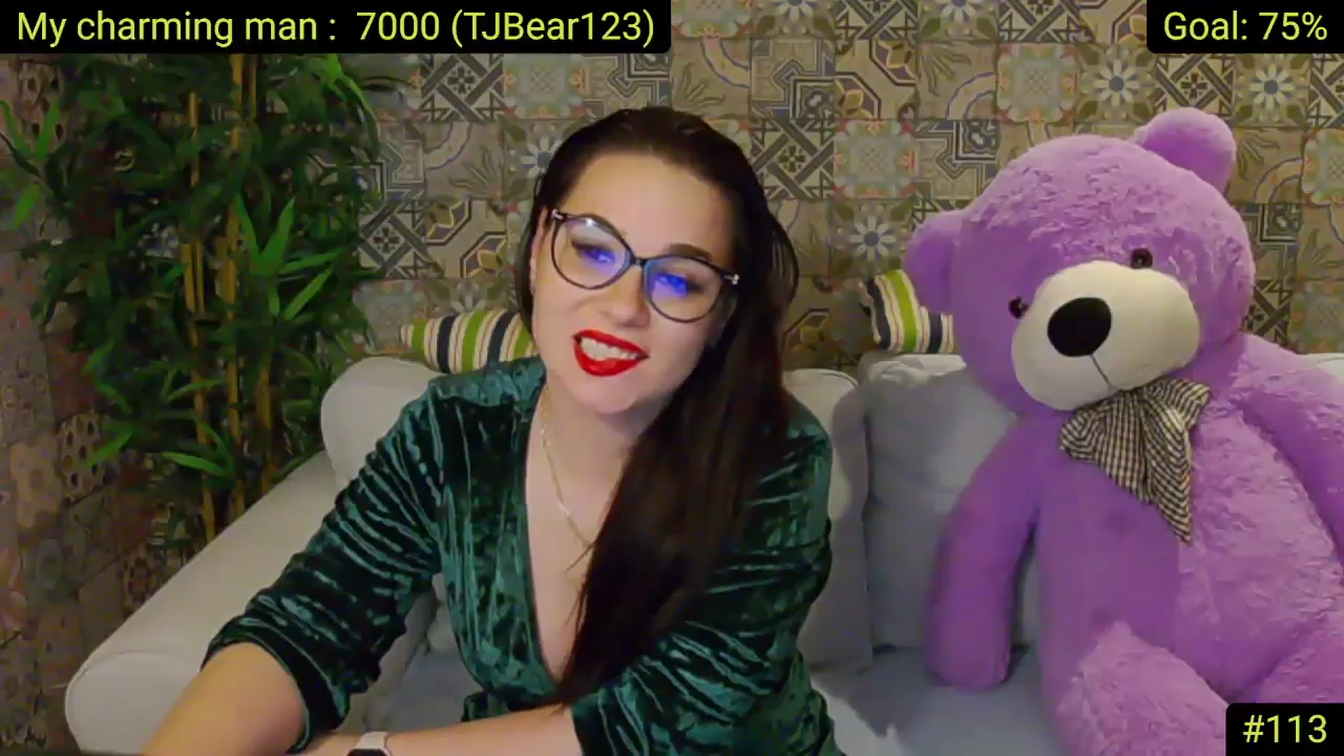 Gallery image thumbnail from AliciaKristal's myfreecams stream on, 05/16/2025, 01:16 image 18 of 20