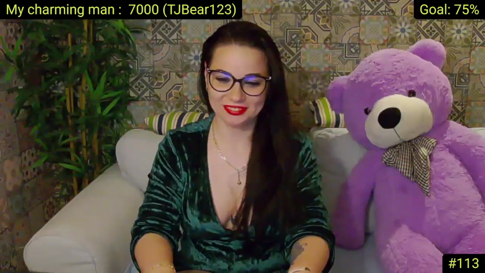 Gallery image thumbnail from AliciaKristal's myfreecams stream on, 05/16/2025, 01:16 image 19 of 20