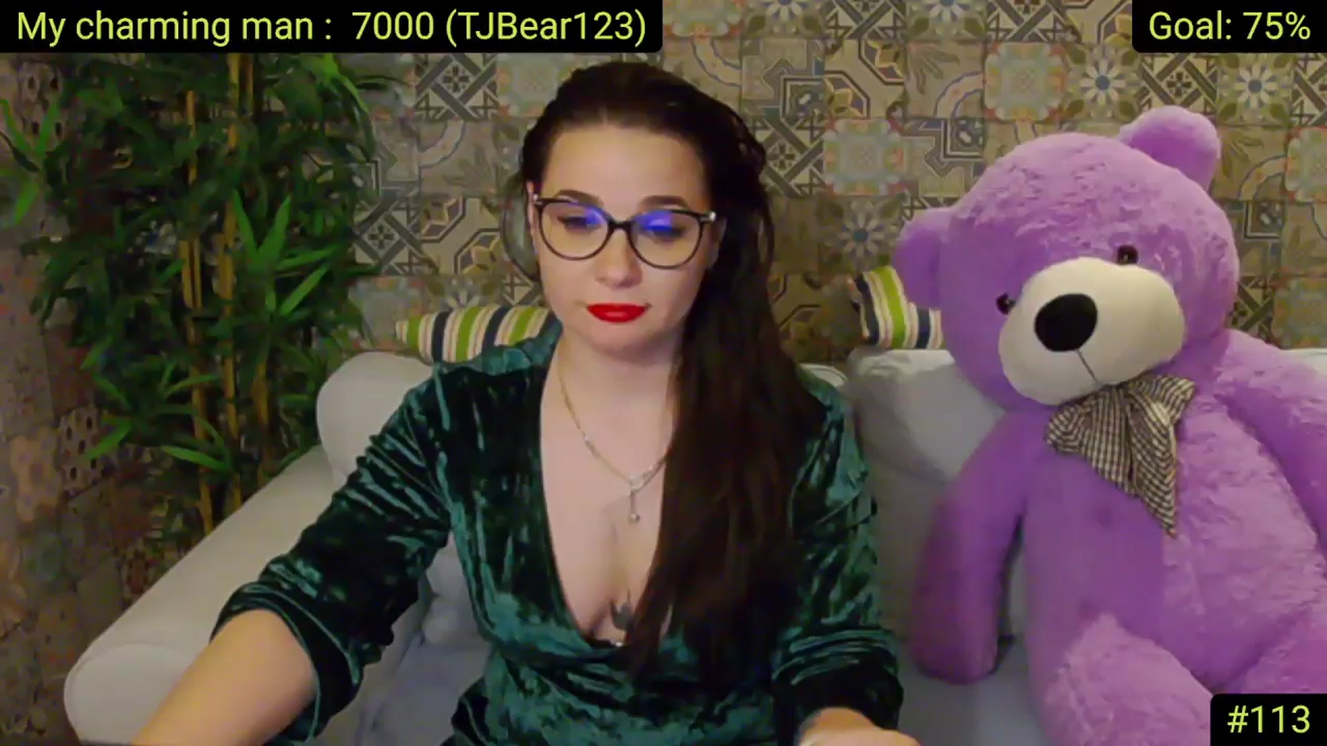 Gallery image thumbnail from AliciaKristal's myfreecams stream on, 05/16/2025, 01:16 image 13 of 20