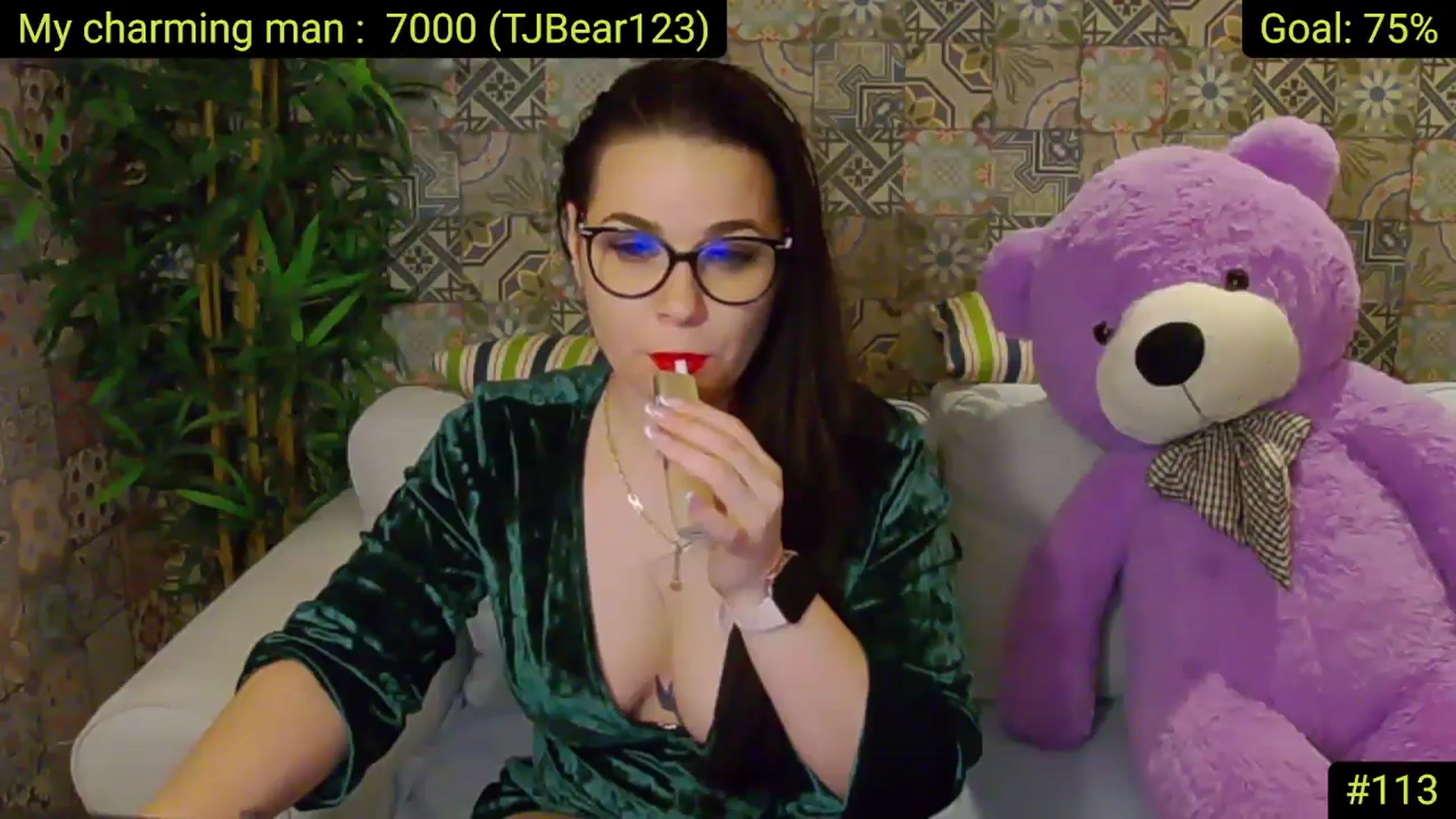 Gallery image thumbnail from AliciaKristal's myfreecams stream on, 05/16/2025, 01:16 image 9 of 20