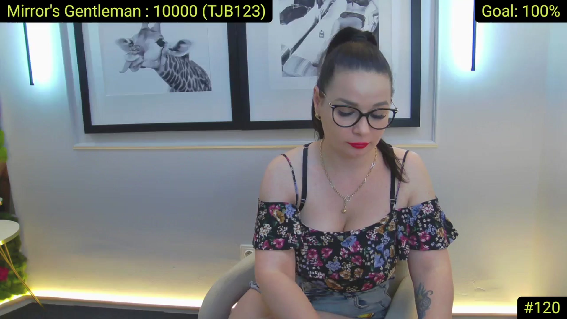 Gallery image thumbnail from AliciaKristal's myfreecams stream on, 05/20/2025, 02:57 image 13 of 20