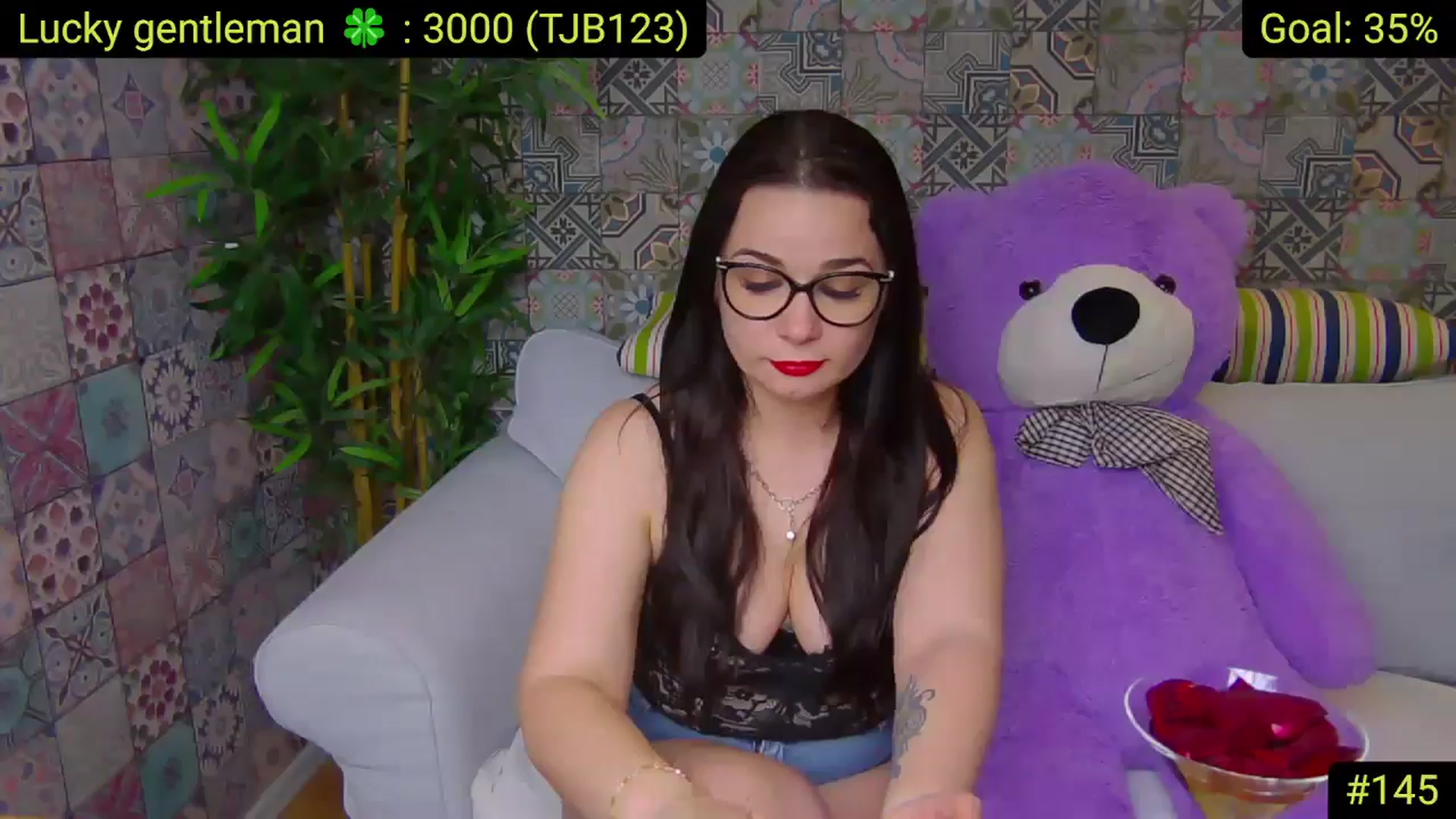 Gallery image thumbnail from AliciaKristal's myfreecams stream on, 05/27/2025, 23:56 image 9 of 20