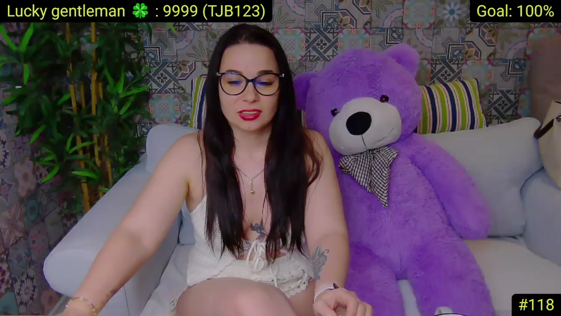 Gallery image thumbnail from AliciaKristal's myfreecams stream on, 05/30/2025, 23:35 image 16 of 20