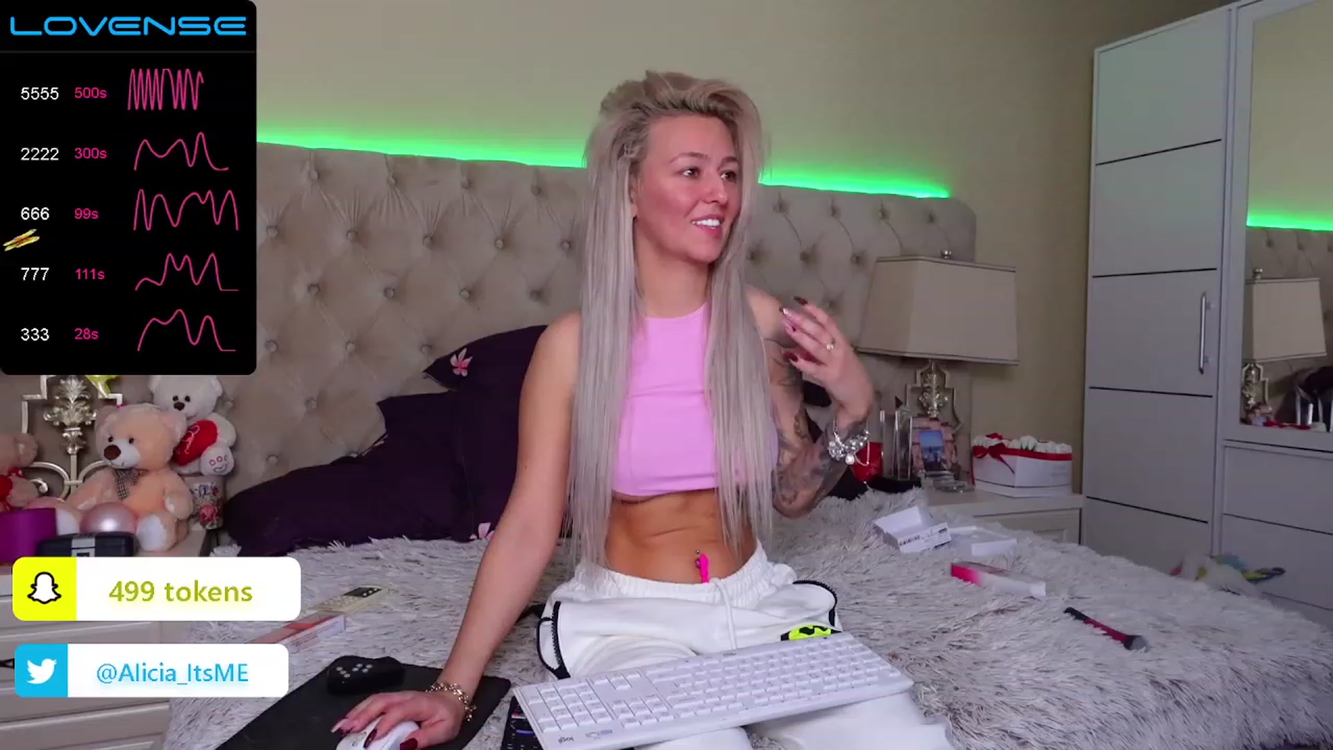 Gallery image thumbnail from AliciaRey's myfreecams stream on, 02/16/2023, 08:19 image 9 of 20