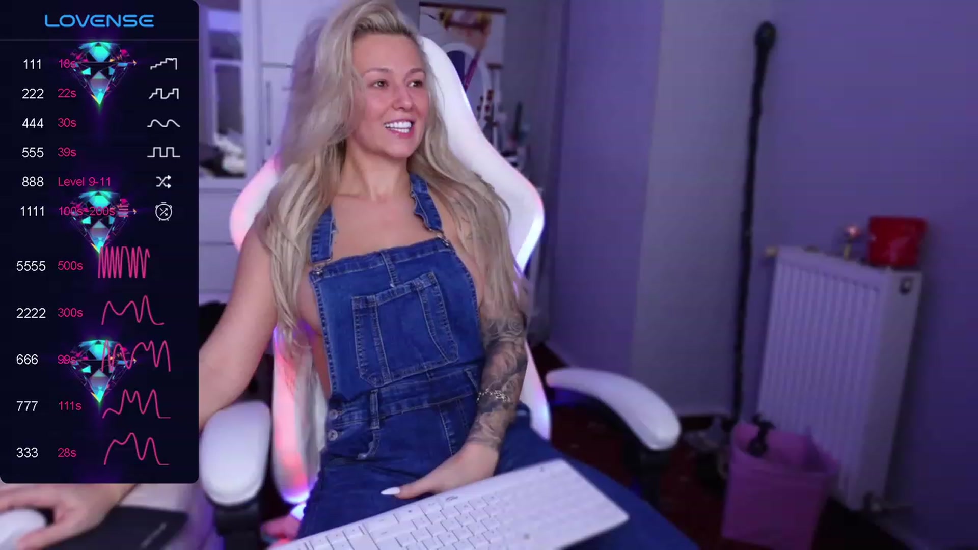 Gallery image thumbnail from AliciaRey's myfreecams stream on, 11/19/2023, 15:48 image 19 of 20