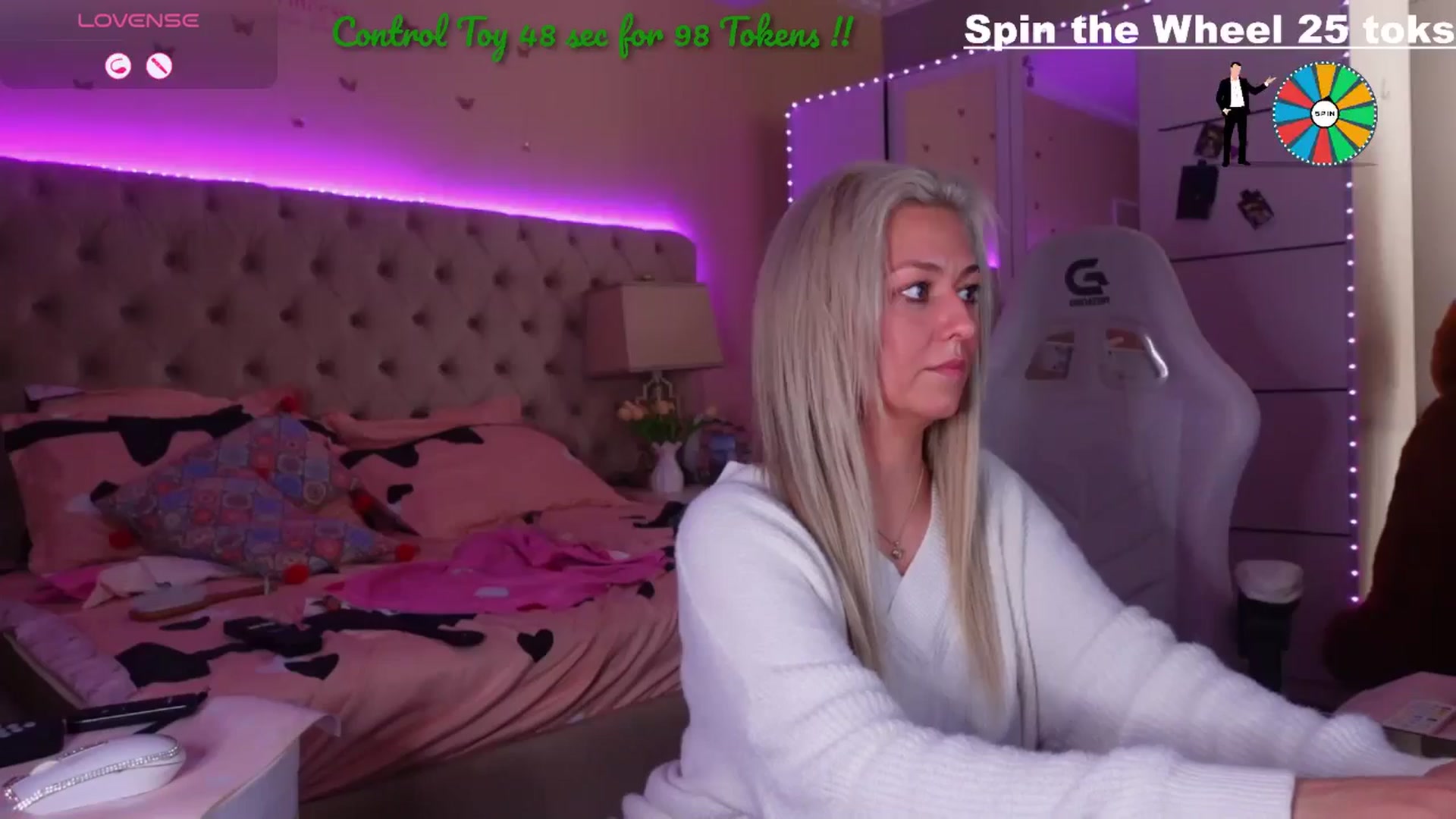Gallery image thumbnail from AliciaRey's myfreecams stream on, 10/26/2025, 10:39 image 19 of 20