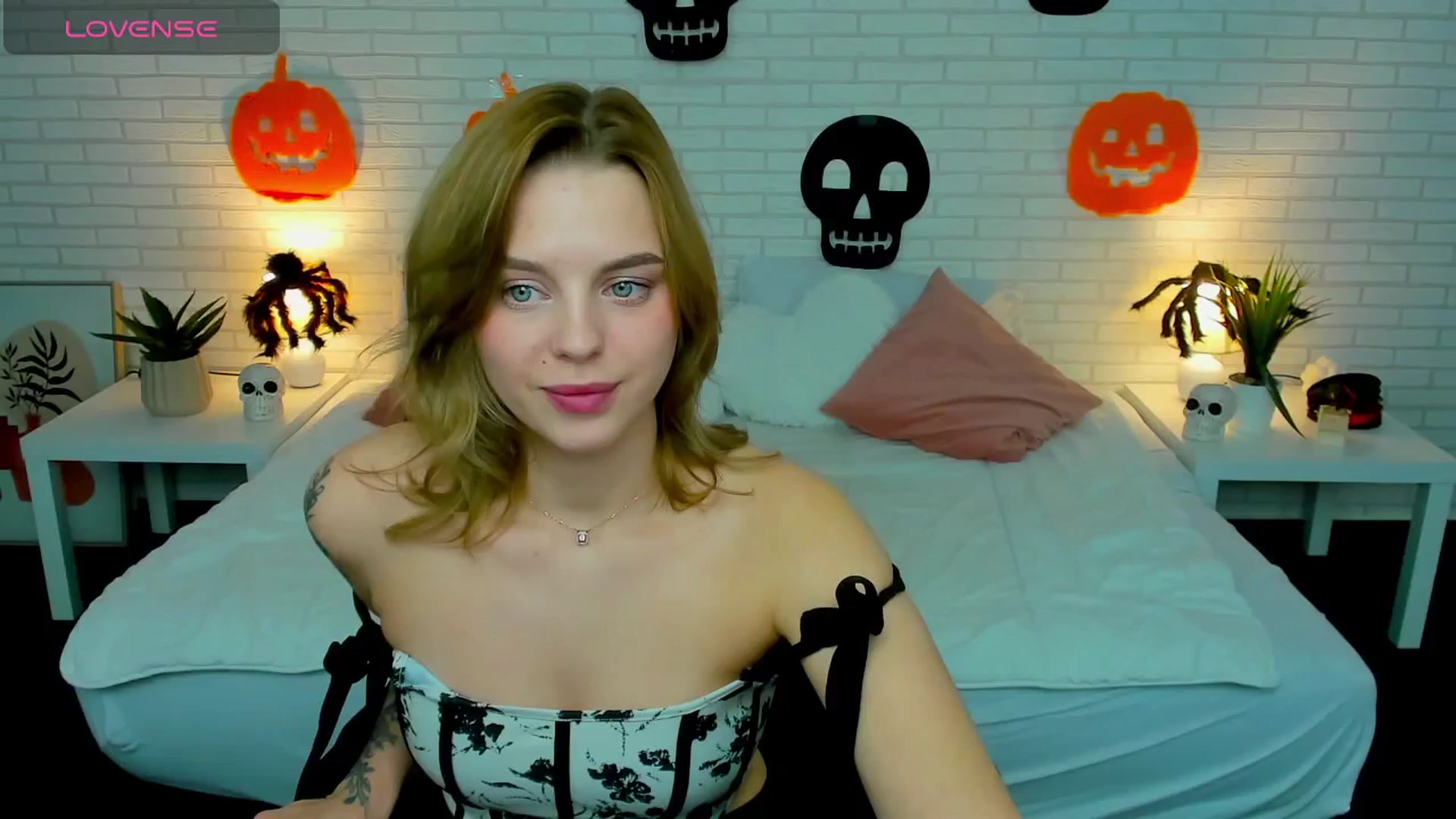 Gallery image thumbnail from Alicia_Luv's myfreecams stream on, 11/04/2024, 16:18 image 15 of 20