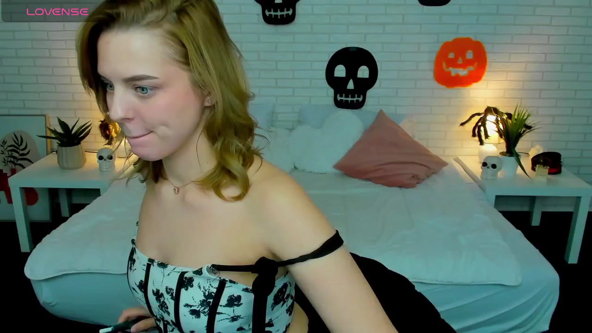 Gallery image thumbnail from Alicia_Luv's myfreecams stream on, 11/04/2024, 17:30 image 2 of 20