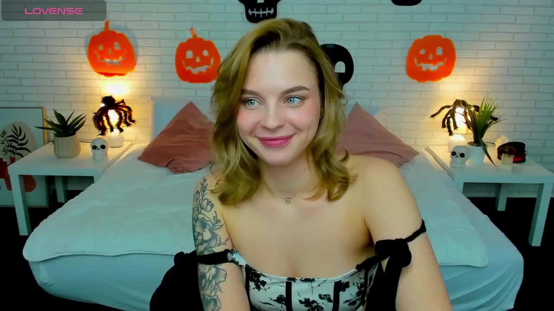 Gallery image thumbnail from Alicia_Luv's myfreecams stream on, 11/04/2024, 17:30 image 8 of 20