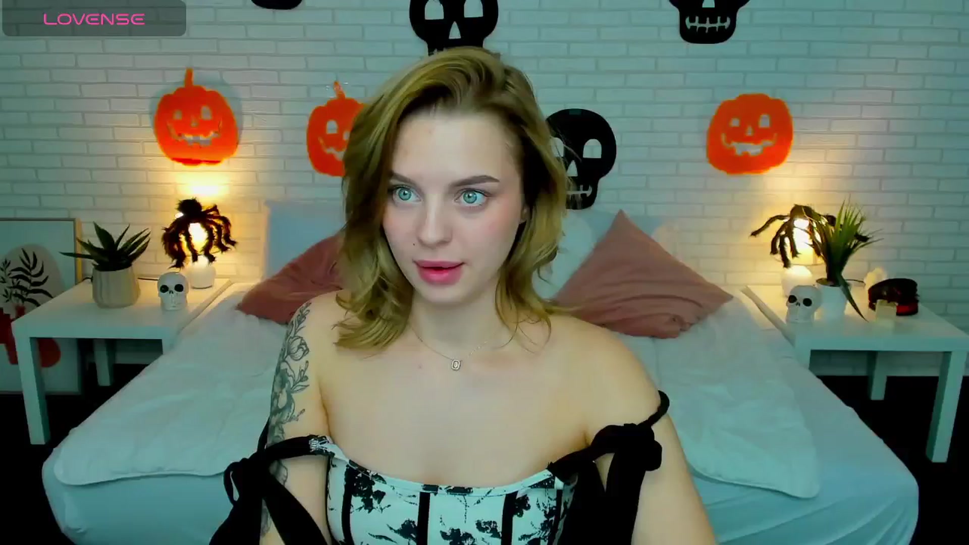 Gallery image thumbnail from Alicia_Luv's myfreecams stream on, 11/04/2024, 18:36 image 7 of 20