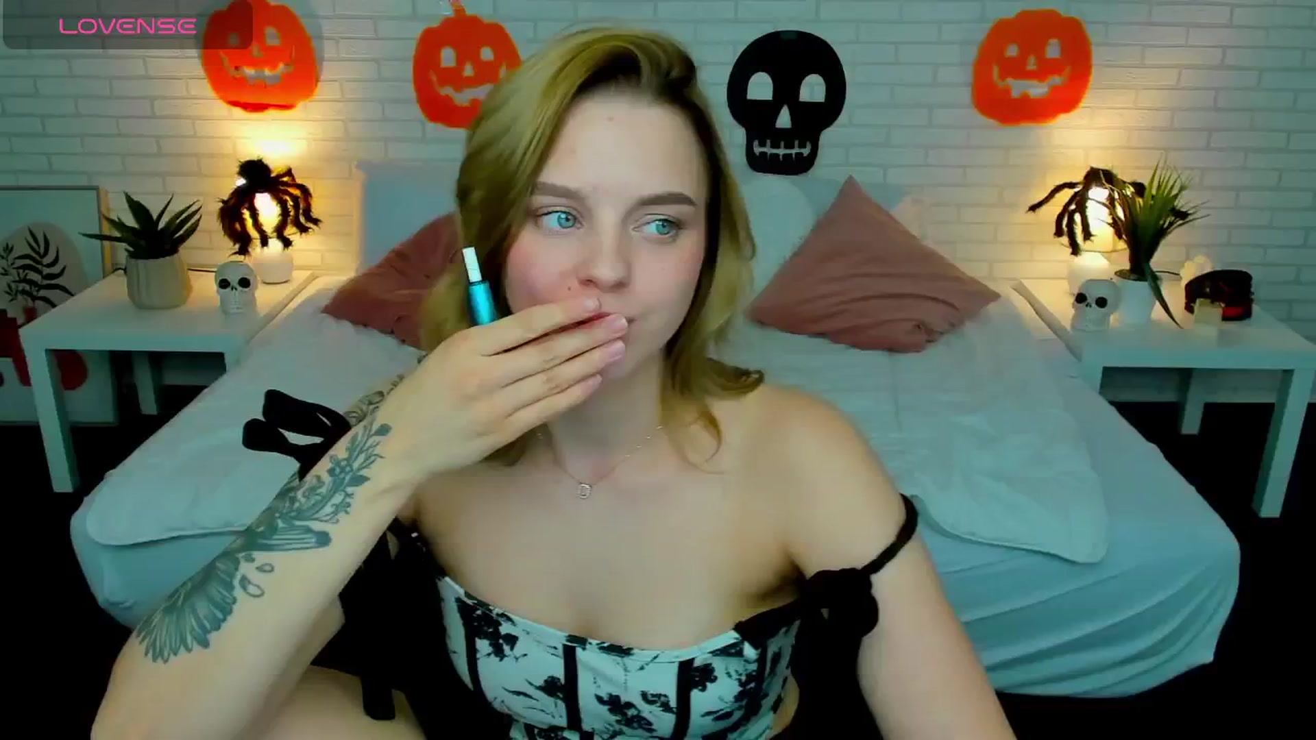 Gallery image thumbnail from Alicia_Luv's myfreecams stream on, 11/04/2024, 18:36 image 12 of 20
