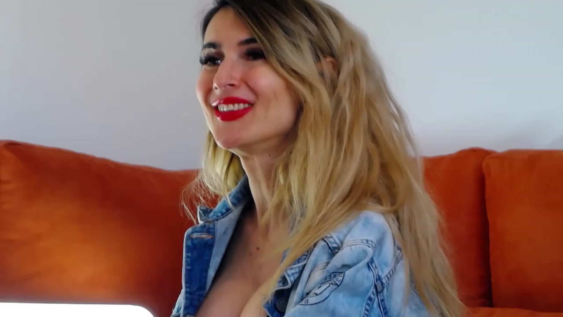 Gallery image thumbnail from Alicia_beggs's myfreecams stream on, 03/14/2023, 10:20 image 10 of 20