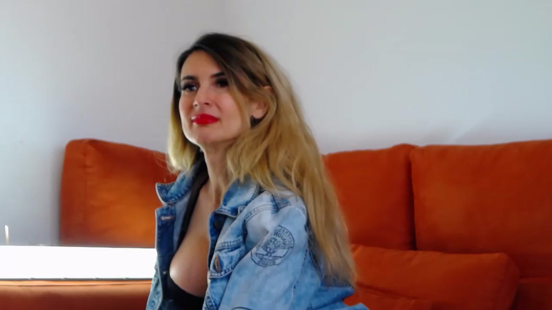 Gallery image thumbnail from Alicia_beggs's myfreecams stream on, 03/14/2023, 10:20 image 11 of 20