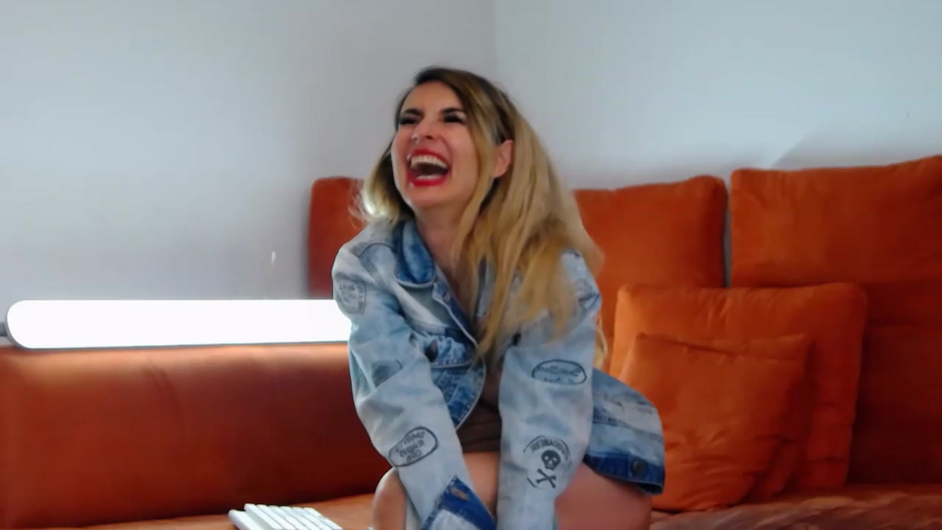 Gallery image thumbnail from Alicia_beggs's myfreecams stream on, 04/08/2023, 15:59 image 6 of 20