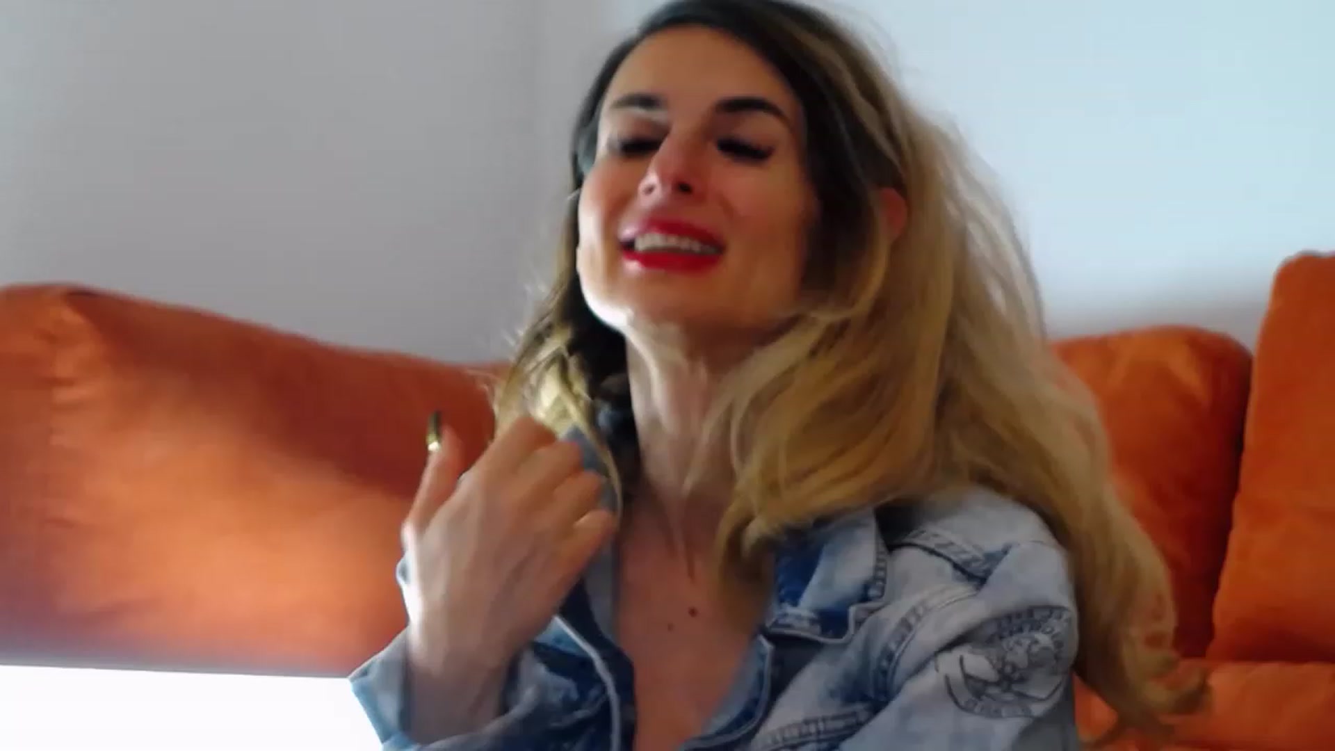 Gallery image thumbnail from Alicia_beggs's myfreecams stream on, 05/18/2023, 19:12 image 16 of 20