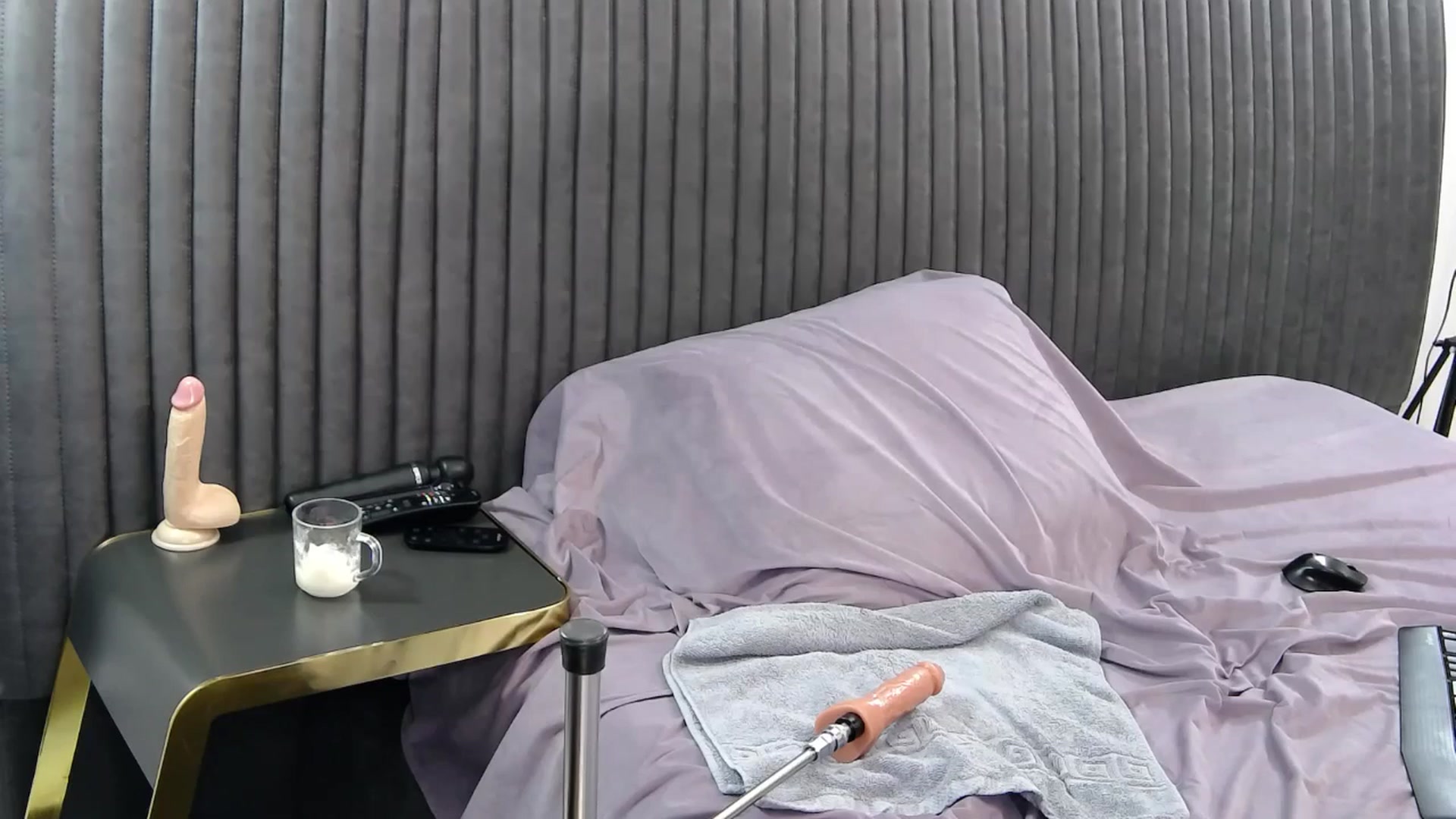 Gallery image thumbnail from Alicia_beggs's myfreecams stream on, 03/31/2025, 10:17 image 17 of 20