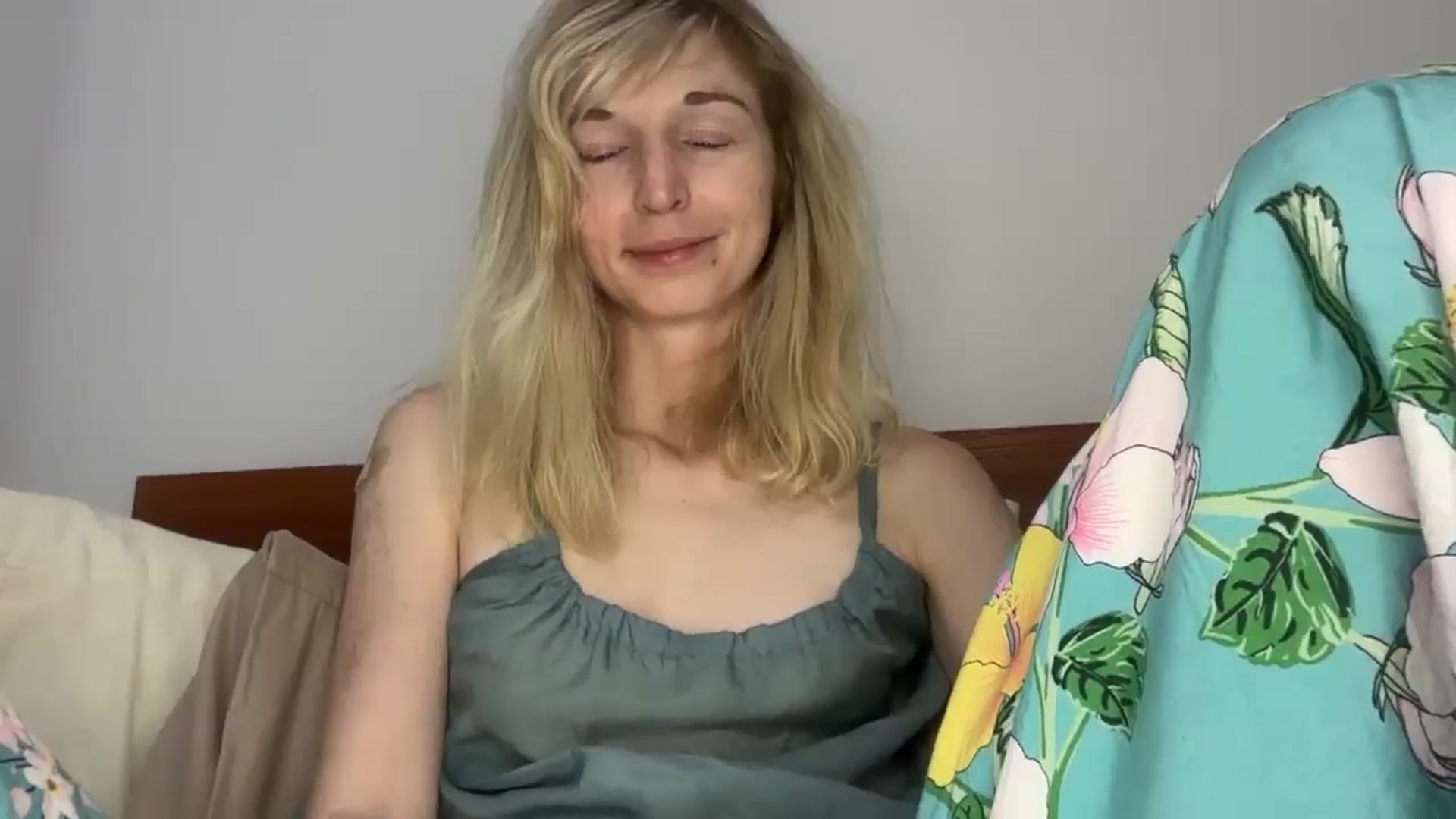 Gallery image thumbnail from Alielli's myfreecams stream on, 12/08/2025, 15:06 image 2 of 20