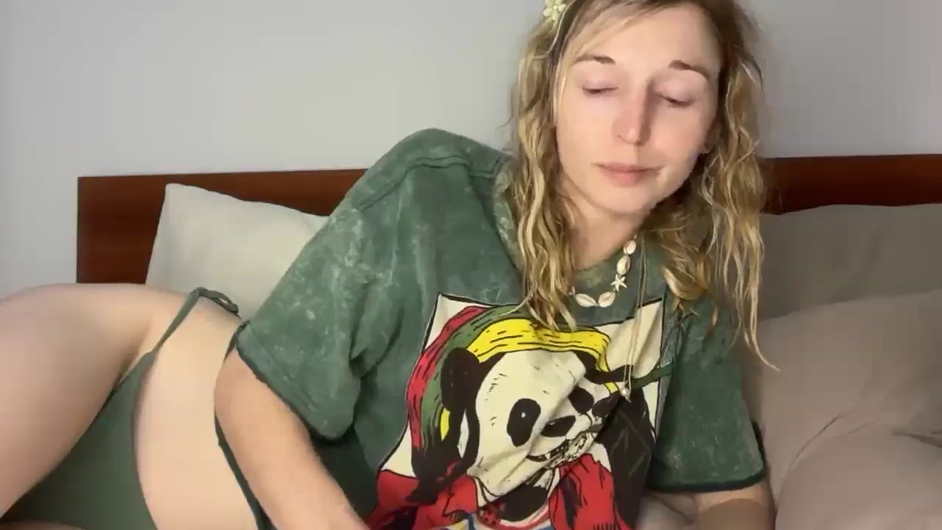 Gallery image thumbnail from Alielli's myfreecams stream on, 01/01/2026, 14:21 image 3 of 20