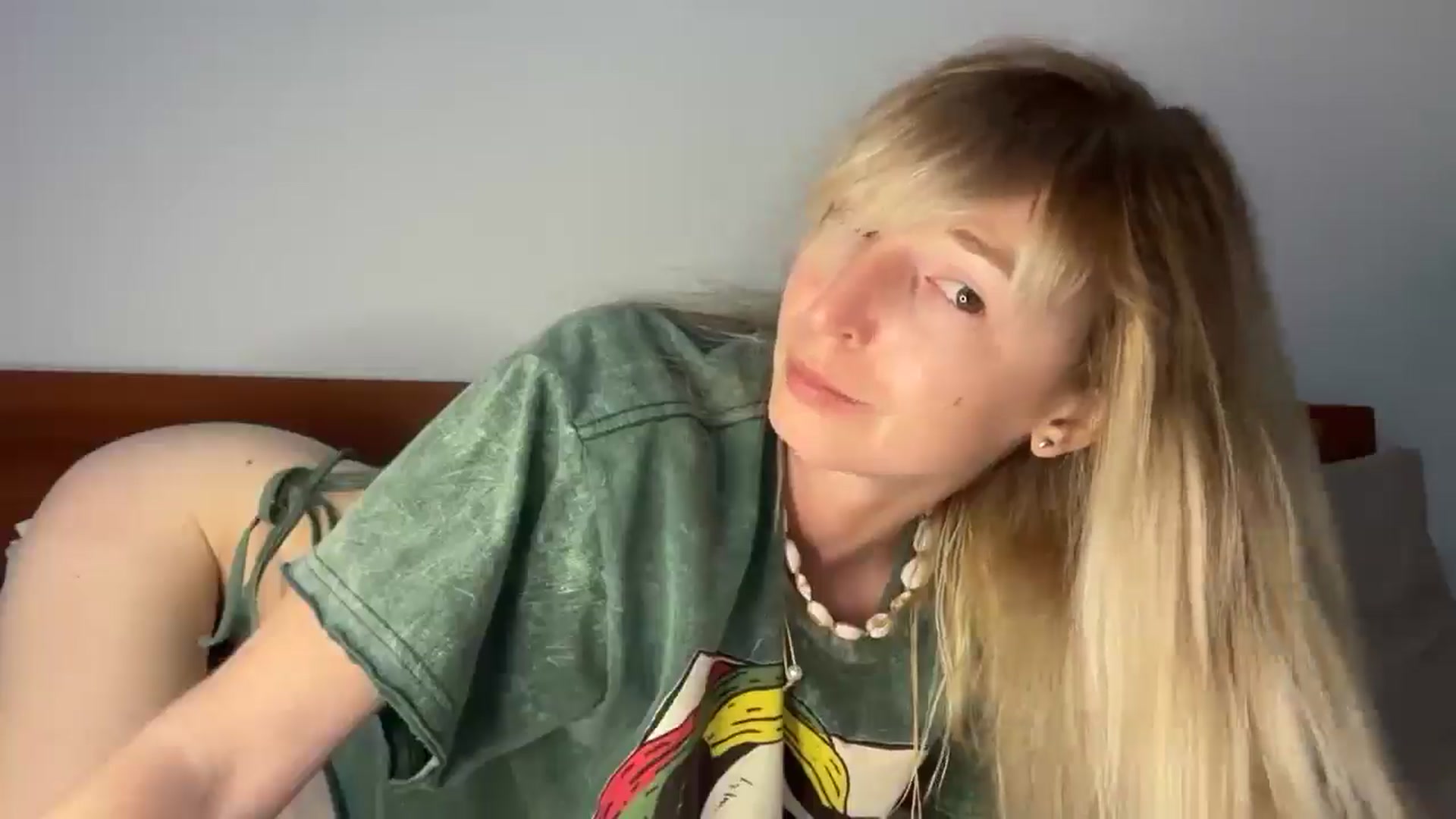 Gallery image thumbnail from Alielli's myfreecams stream on, 03/18/2026, 13:40 image 15 of 20