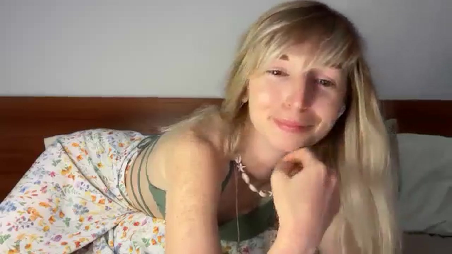 Gallery image thumbnail from Alielli's myfreecams stream on, 03/22/2026, 14:52 image 16 of 20