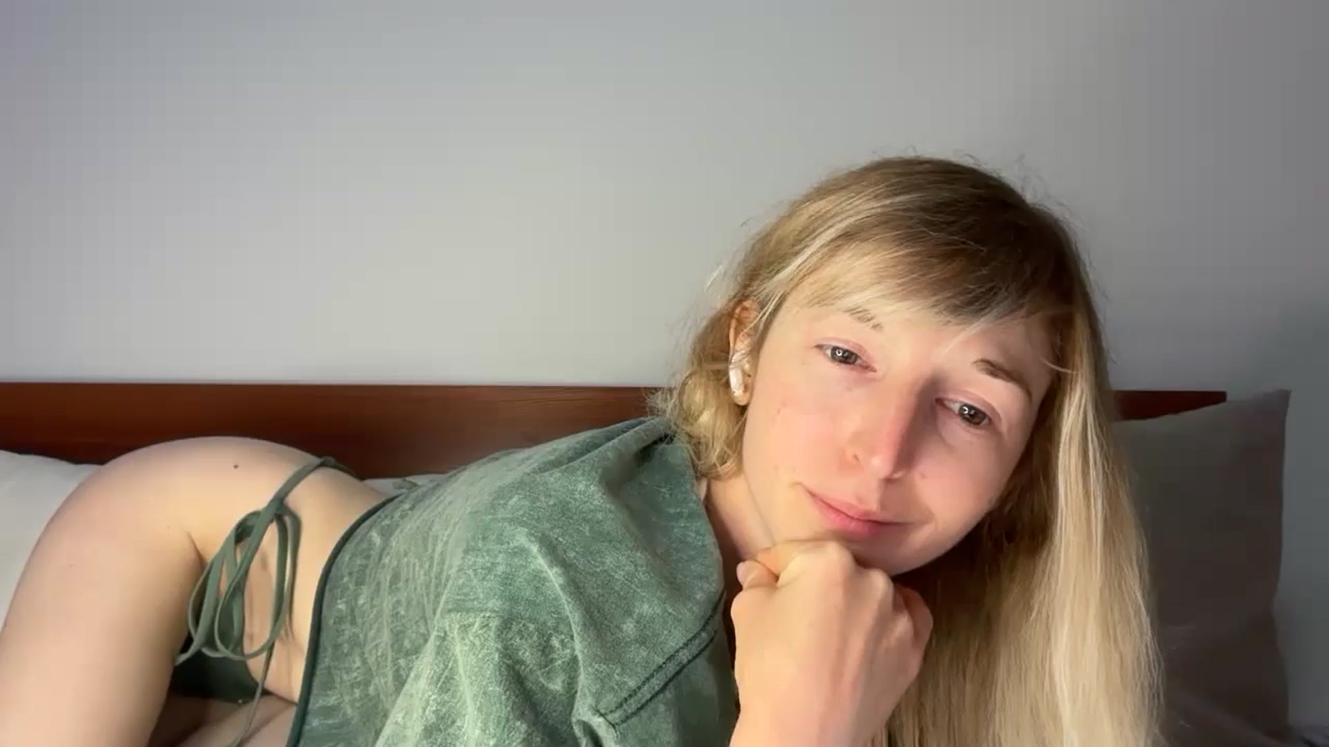 Gallery image thumbnail from Alielli's myfreecams stream on, 03/25/2026, 14:05 image 9 of 20