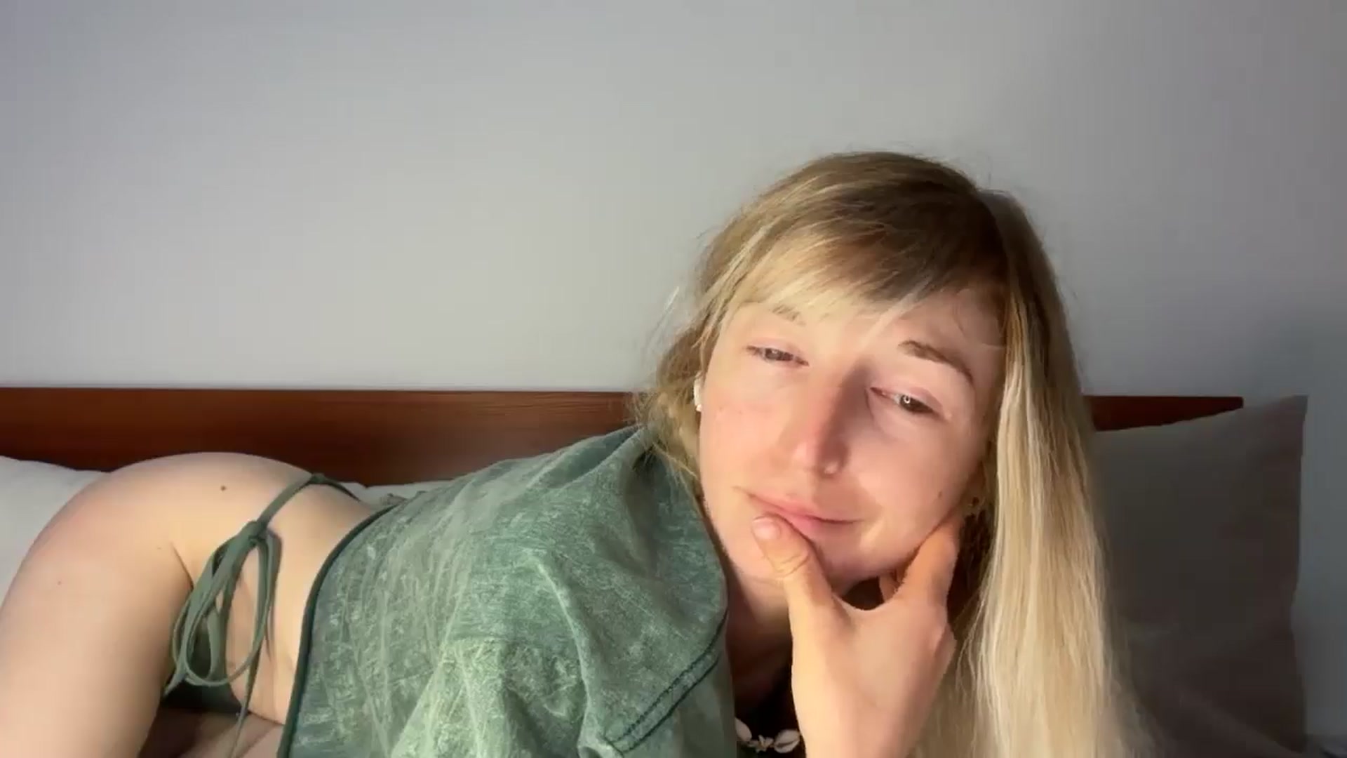 Gallery image thumbnail from Alielli's myfreecams stream on, 03/25/2026, 14:05 image 10 of 20