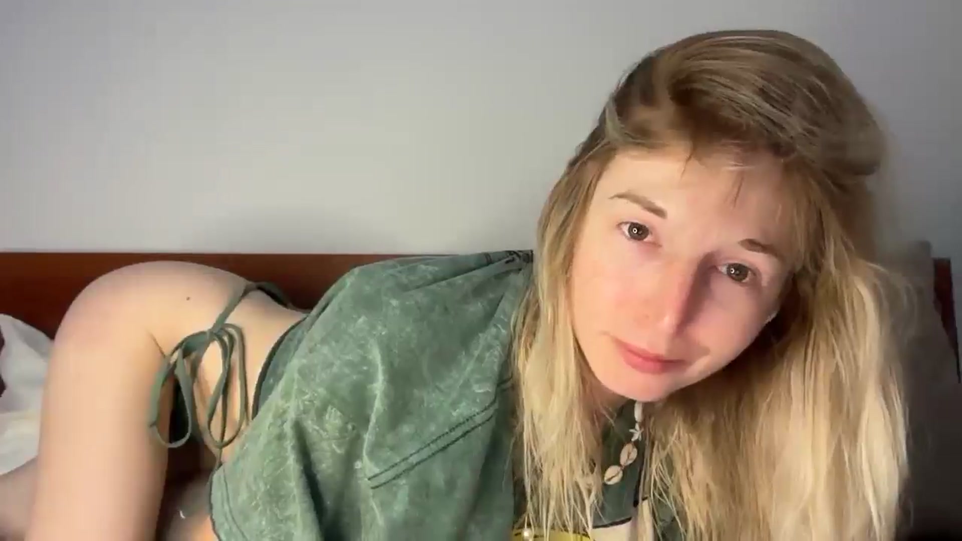 Gallery image thumbnail from Alielli's myfreecams stream on, 03/26/2026, 14:10 image 4 of 20