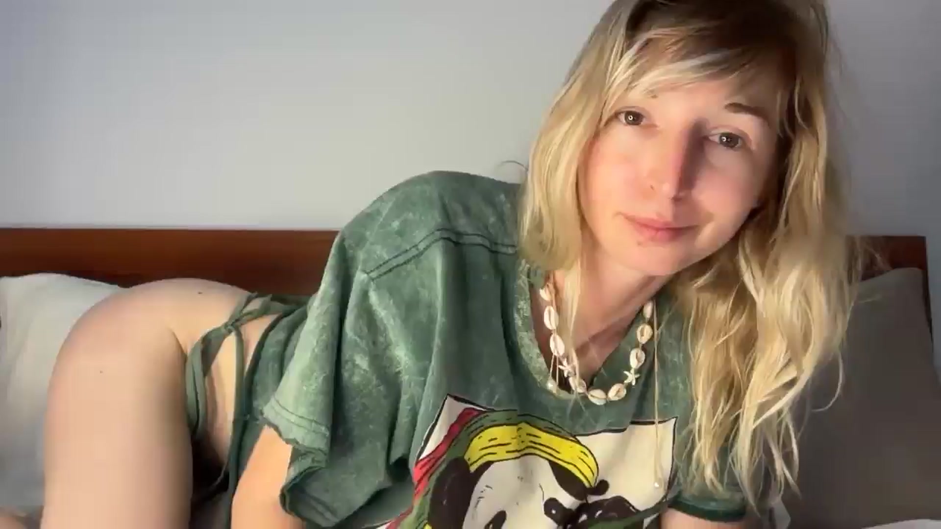 Gallery image thumbnail from Alielli's myfreecams stream on, 03/31/2026, 13:24 image 7 of 20