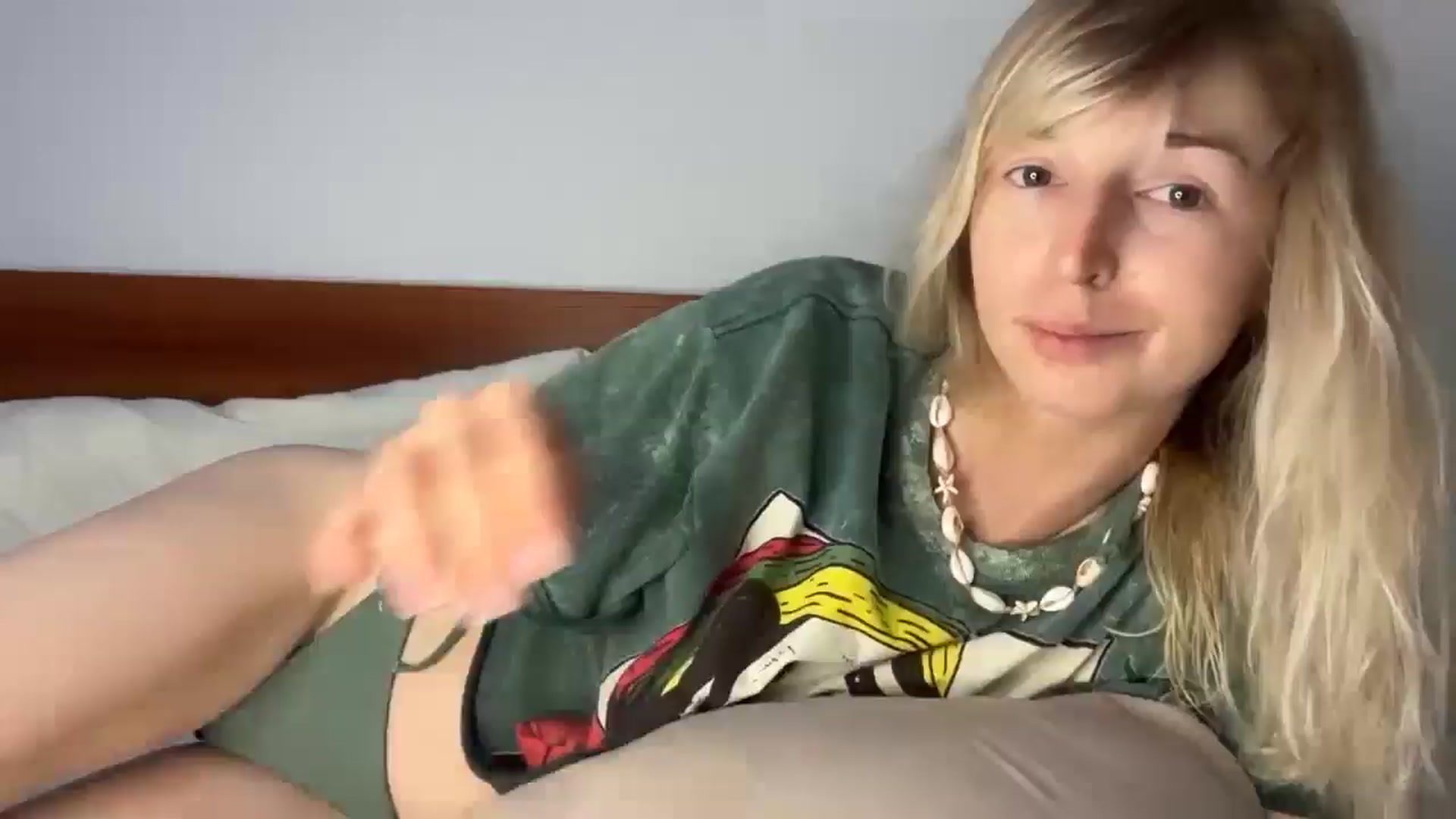 Gallery image thumbnail from Alielli's myfreecams stream on, 04/01/2026, 14:36 image 1 of 20