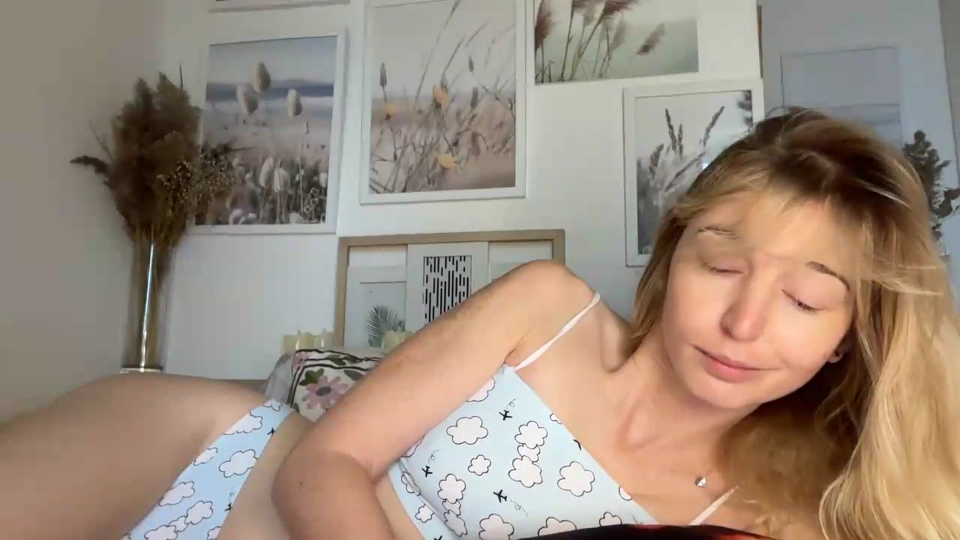 Gallery image thumbnail from Alielli's myfreecams stream on, 07/05/2026, 06:12 image 4 of 20