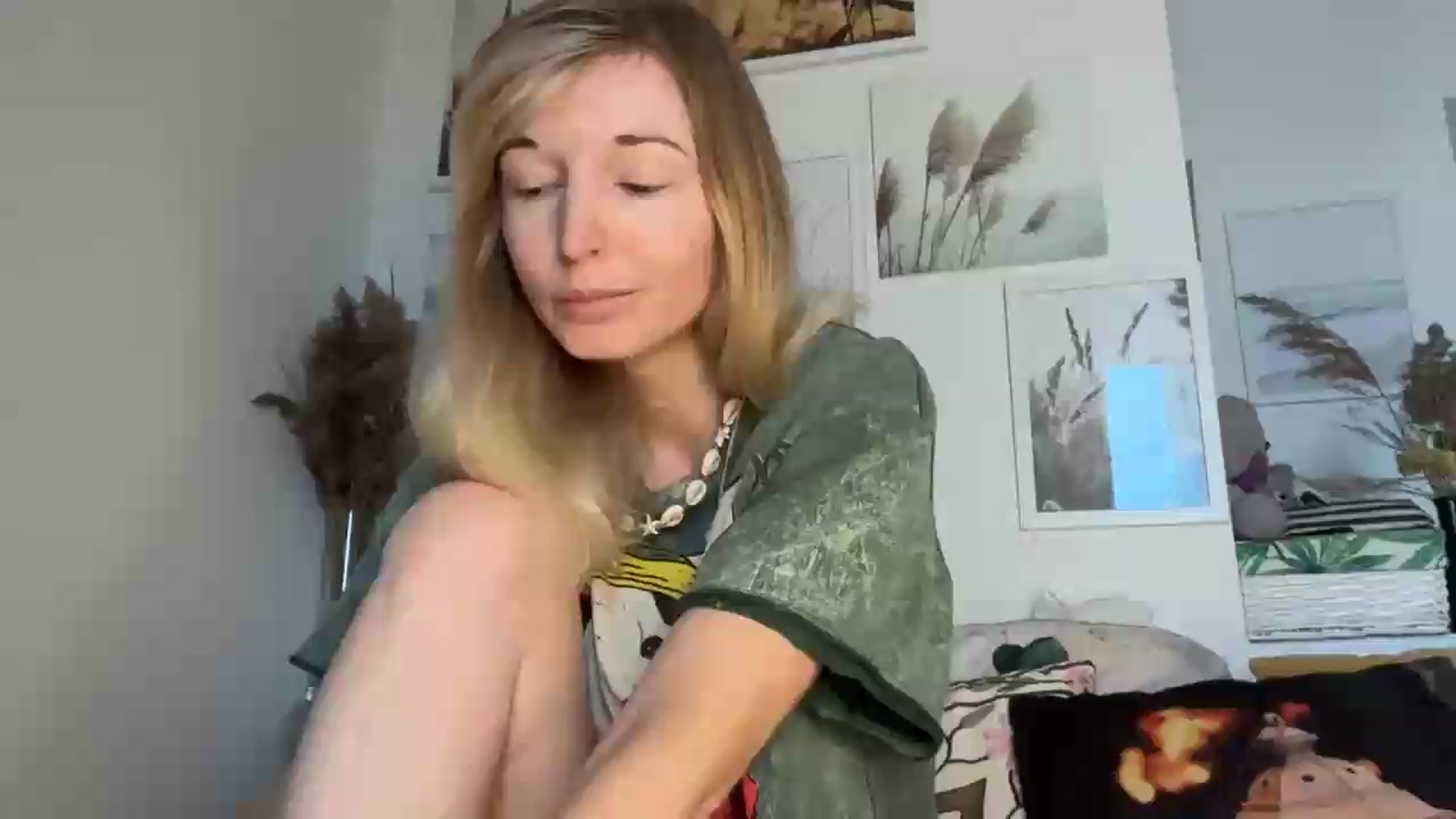 Gallery image thumbnail from Alielli's myfreecams stream on, 07/08/2026, 05:27 image 1 of 20