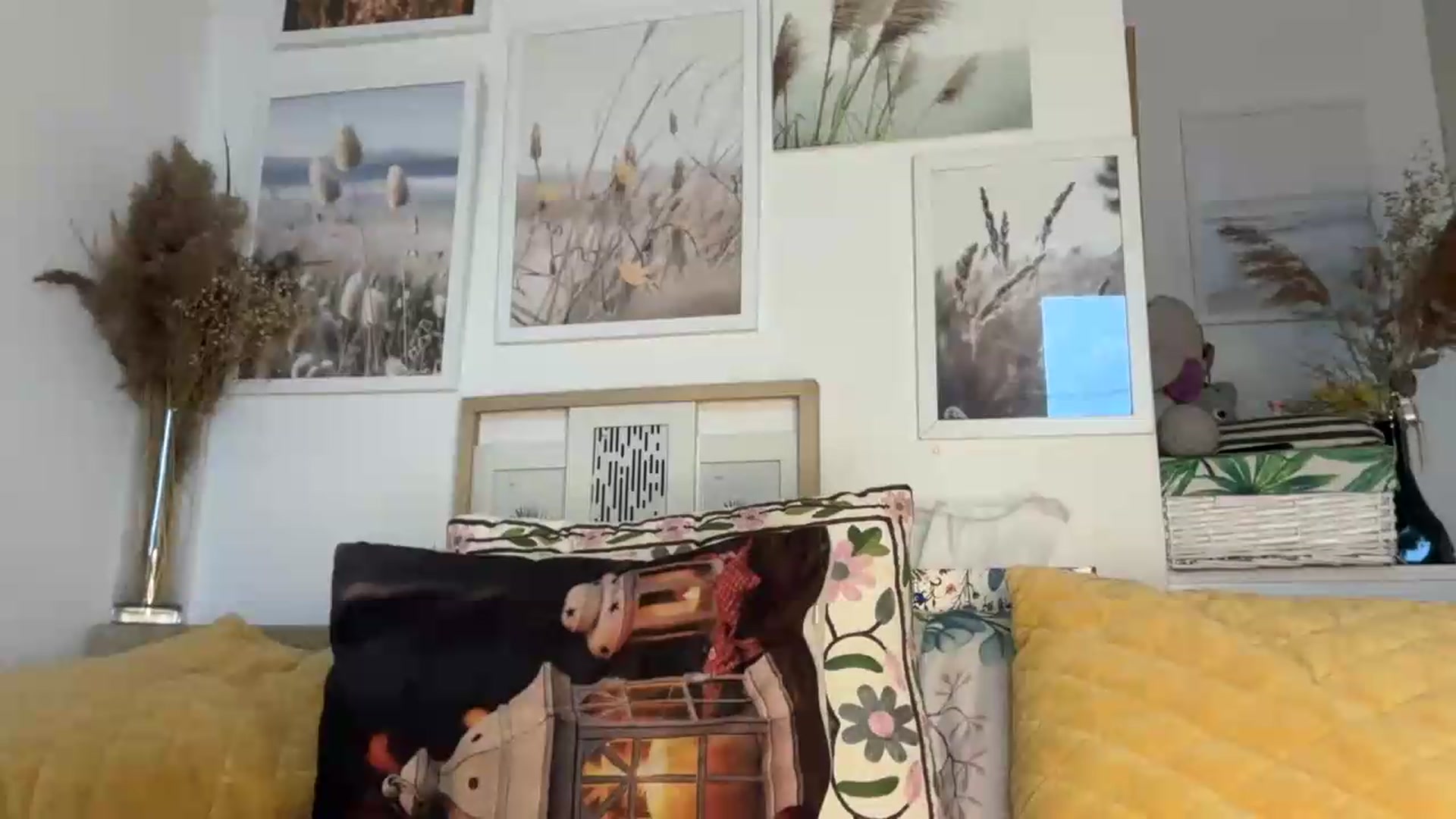 Gallery image thumbnail from Alielli's myfreecams stream on, 07/21/2026, 06:56 image 6 of 20