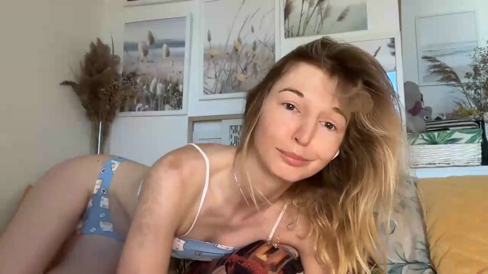 Gallery image thumbnail from Alielli's myfreecams stream on, 07/30/2026, 04:01 image 7 of 20