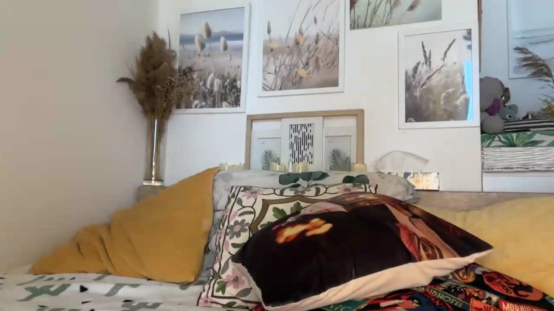 Gallery image thumbnail from Alielli's myfreecams stream on, 08/05/2026, 06:53 image 6 of 20