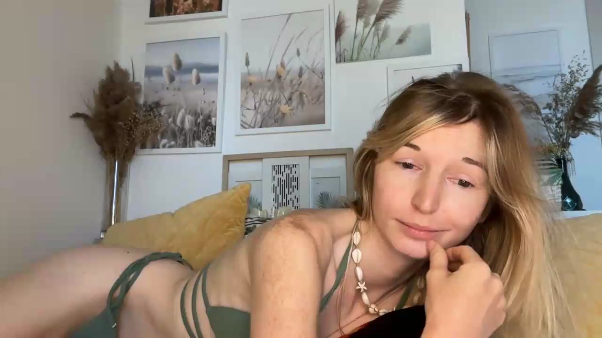 Gallery image thumbnail from Alielli's myfreecams stream on, 08/07/2026, 07:27 image 19 of 20