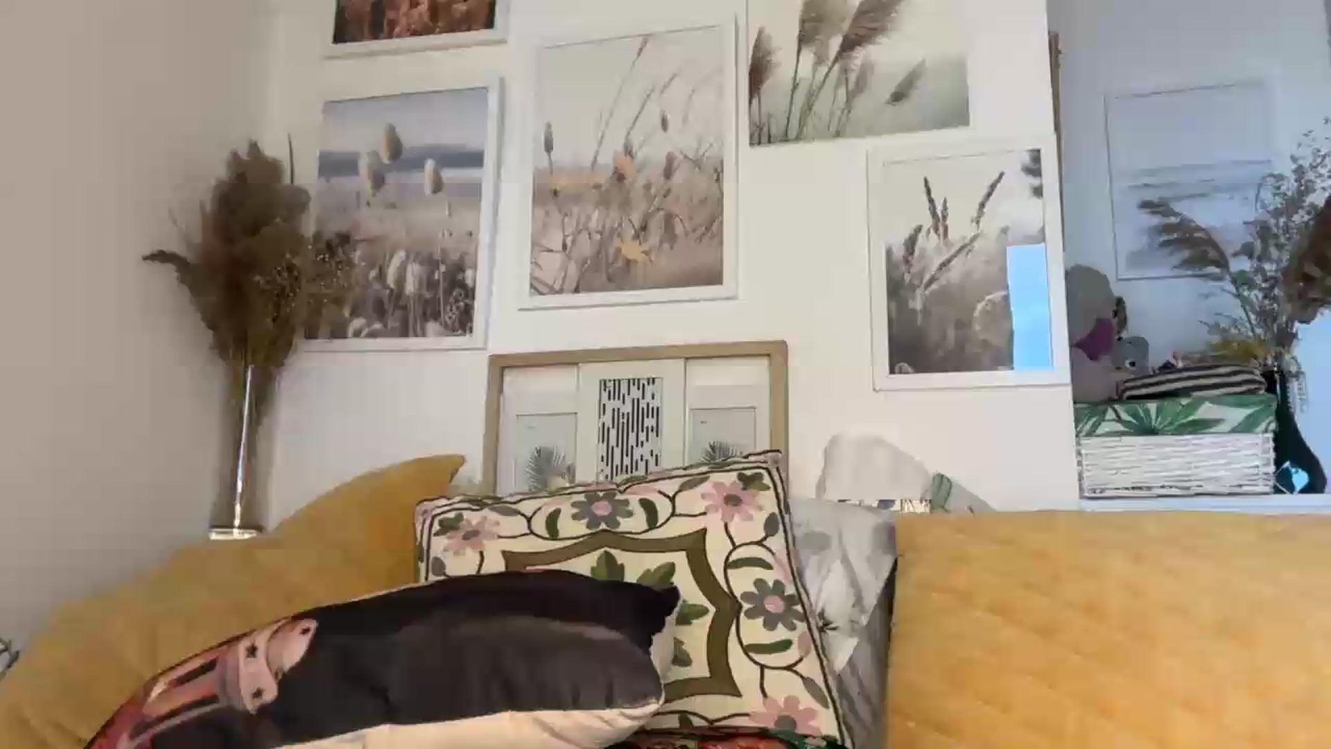 Gallery image thumbnail from Alielli's myfreecams stream on, 08/08/2026, 07:08 image 1 of 20