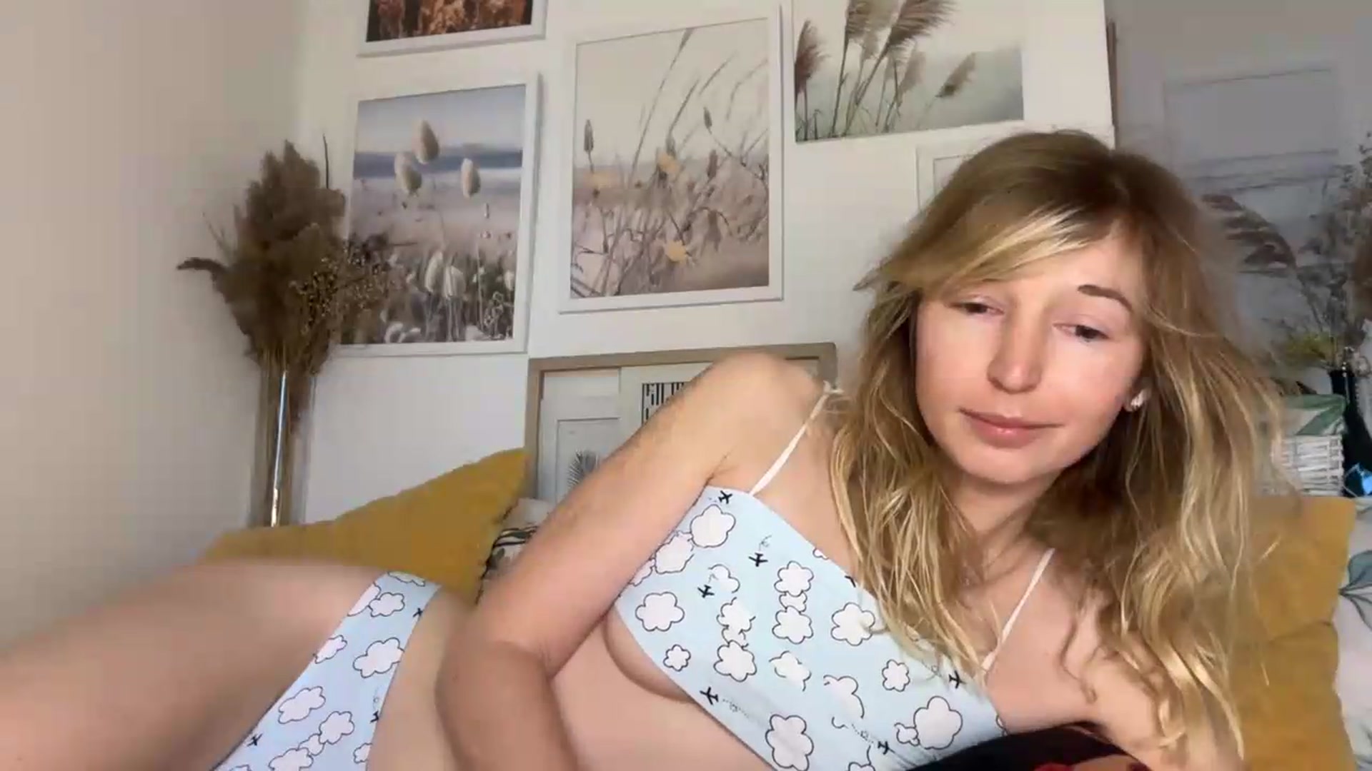 Gallery image thumbnail from Alielli's myfreecams stream on, 08/11/2026, 05:30 image 13 of 20