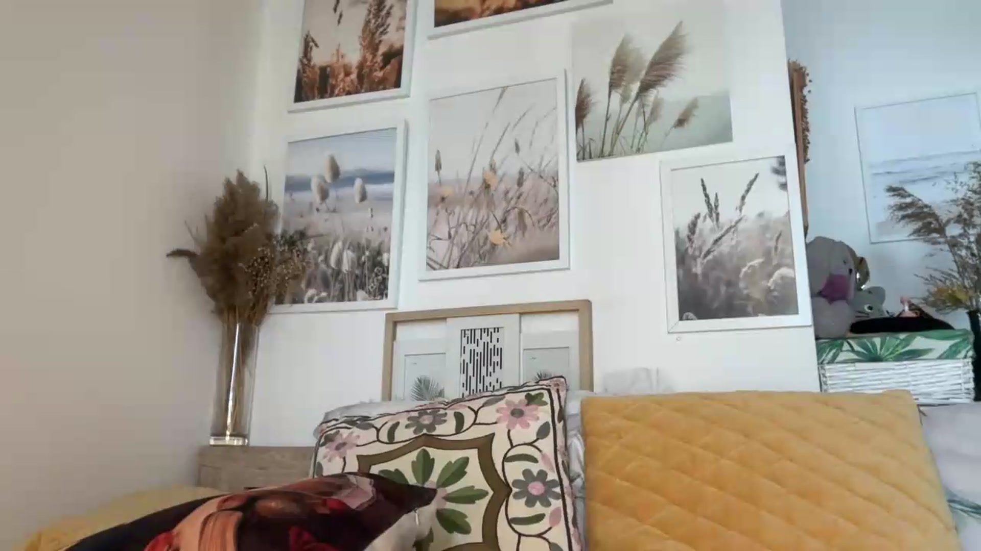 Gallery image thumbnail from Alielli's myfreecams stream on, 08/18/2026, 06:19 image 17 of 20