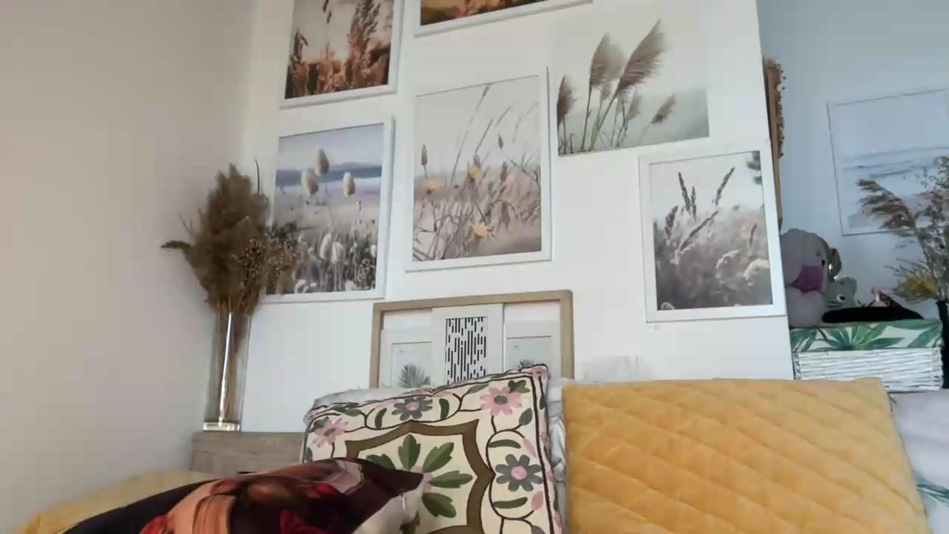 Gallery image thumbnail from Alielli's myfreecams stream on, 08/18/2026, 06:19 image 15 of 20