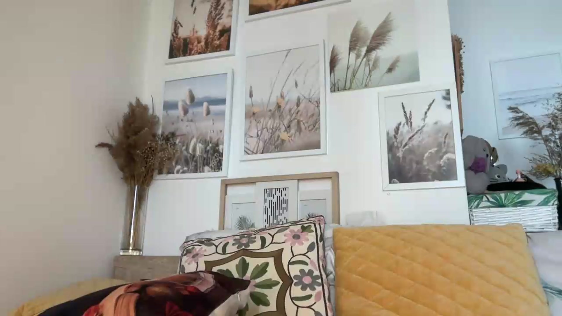 Gallery image thumbnail from Alielli's myfreecams stream on, 08/18/2026, 06:19 image 16 of 20