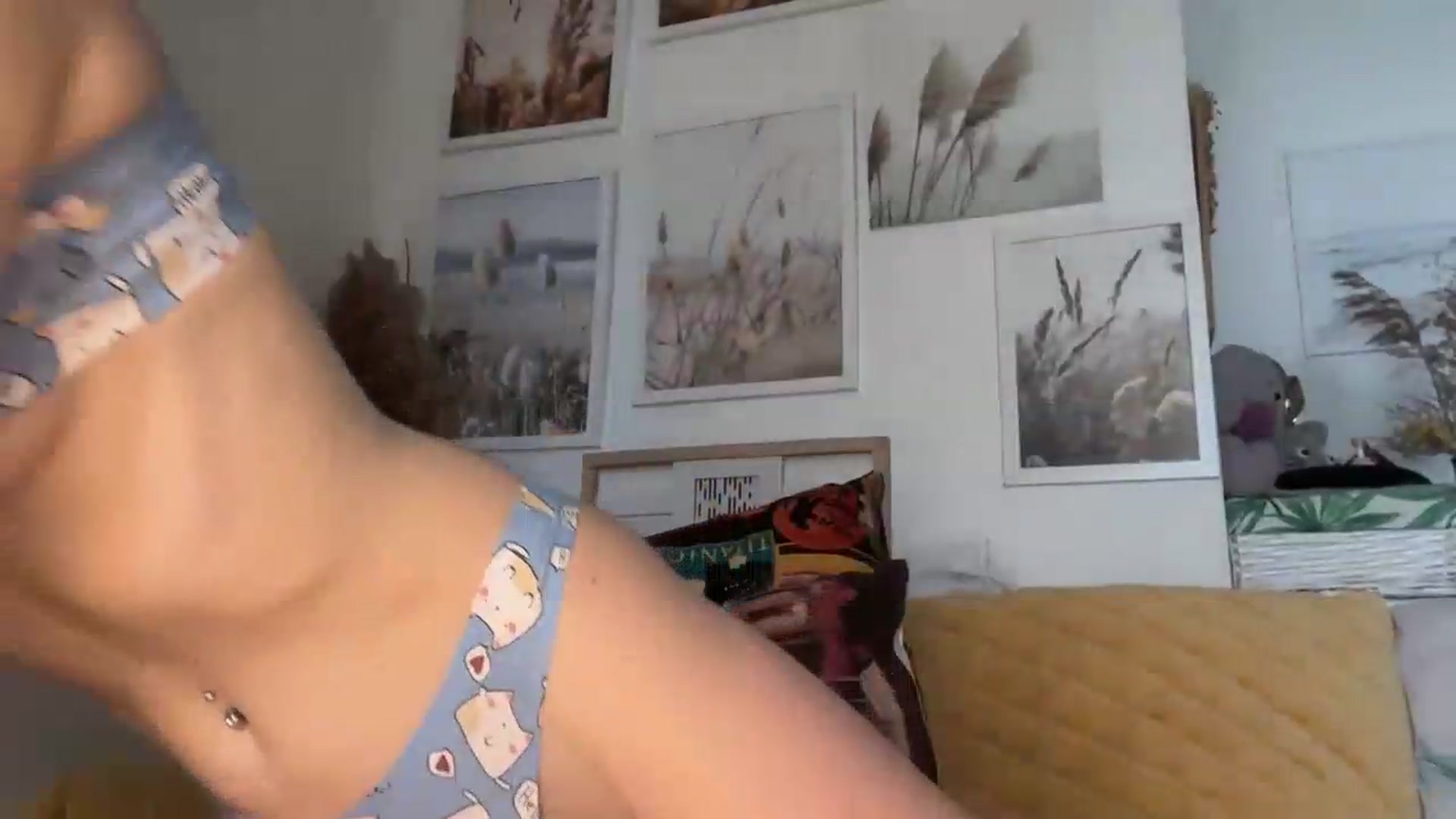 Gallery image thumbnail from Alielli's myfreecams stream on, 08/18/2026, 06:19 image 18 of 20