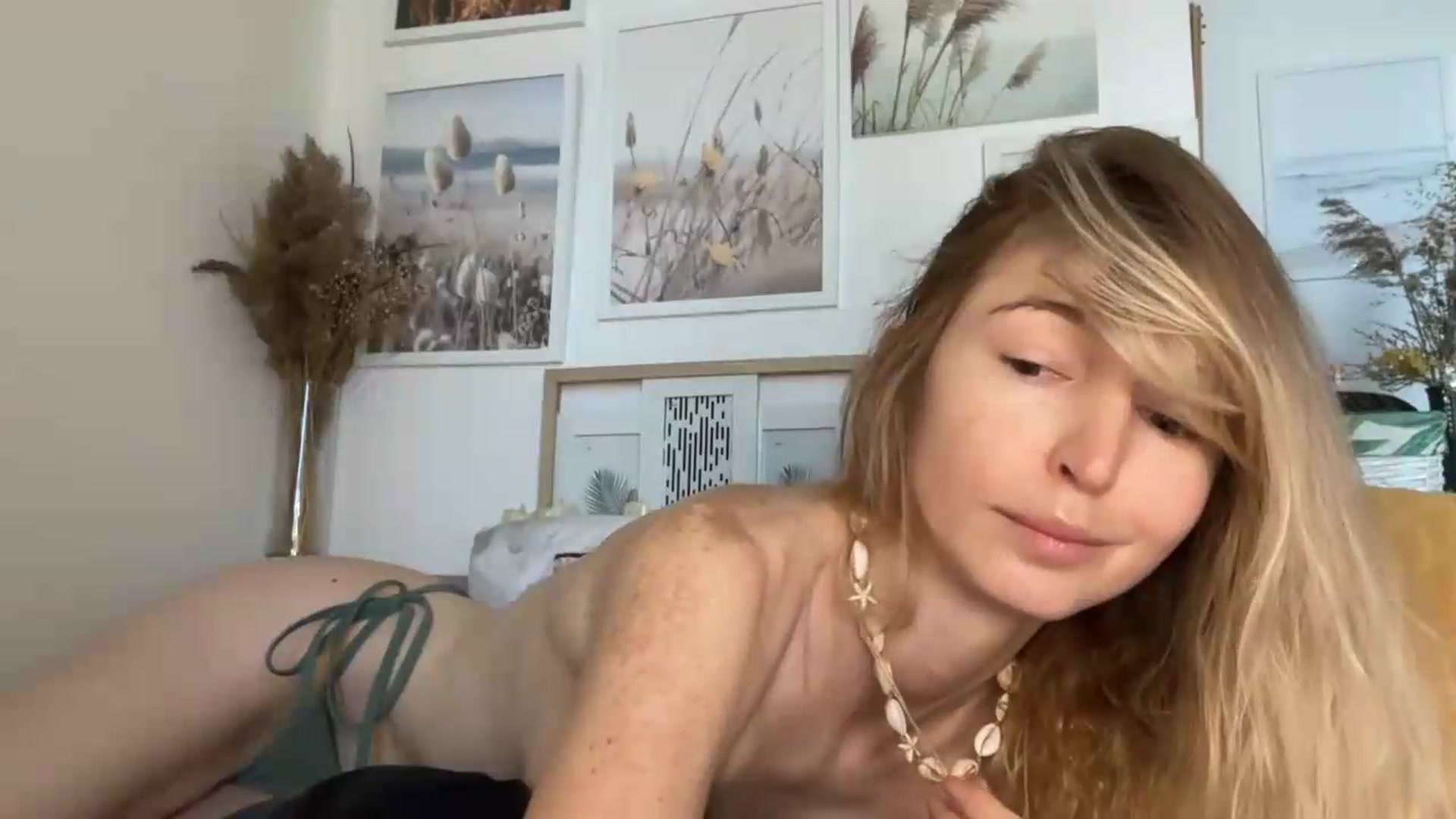 Gallery image thumbnail from Alielli's myfreecams stream on, 08/20/2026, 06:20 image 19 of 20