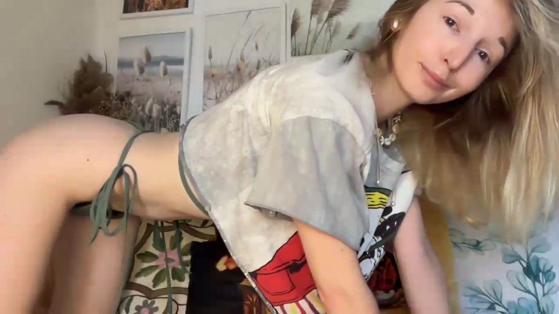 Gallery image thumbnail from Alielli's myfreecams stream on, 08/21/2026, 07:15 image 10 of 20