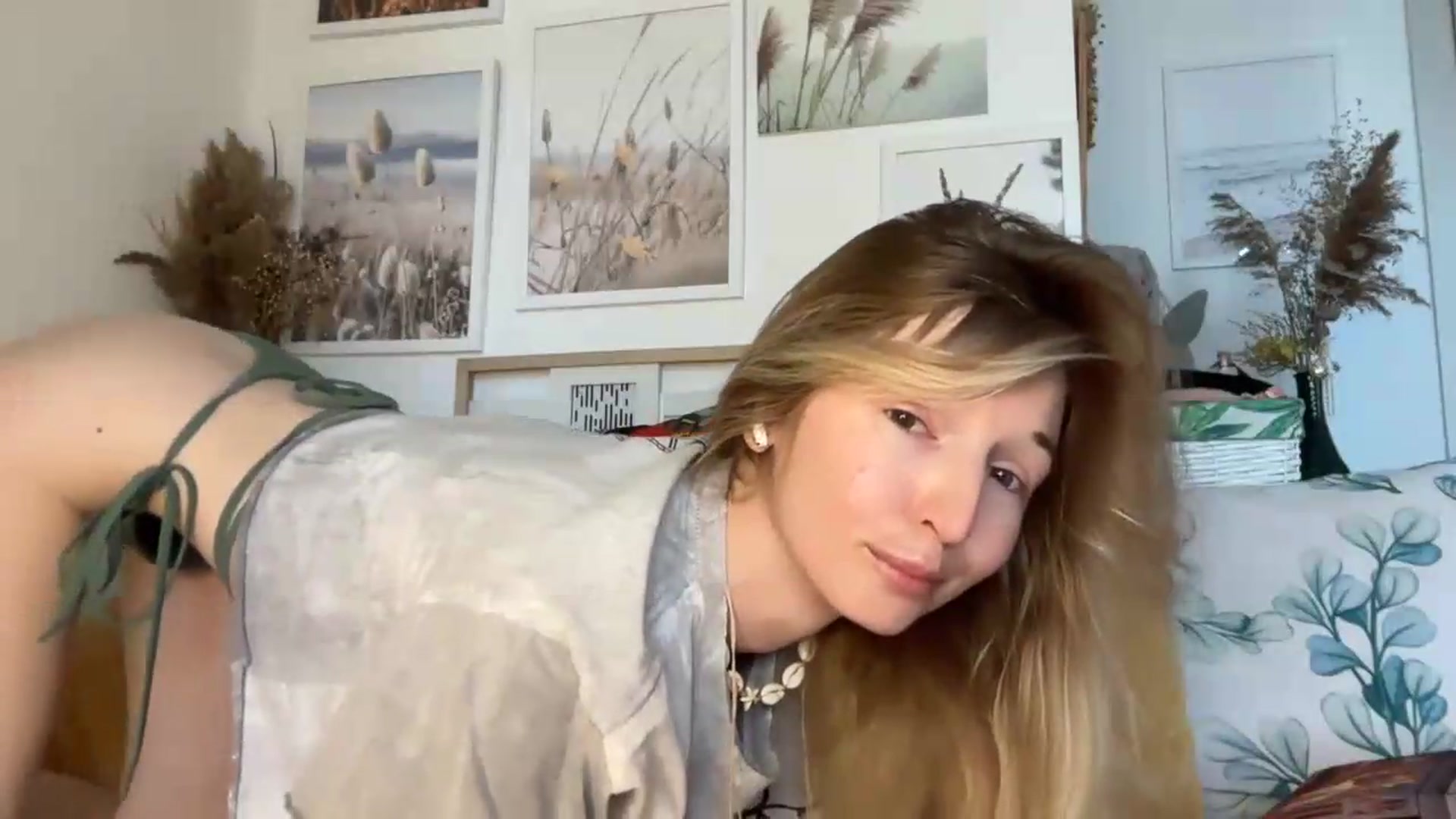 Gallery image thumbnail from Alielli's myfreecams stream on, 08/21/2026, 07:15 image 3 of 20