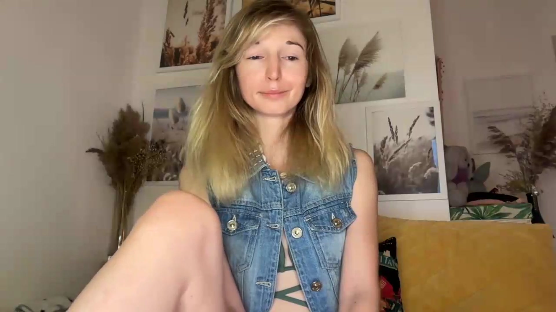 Gallery image thumbnail from Alielli's myfreecams stream on, 08/26/2026, 04:02 image 4 of 20