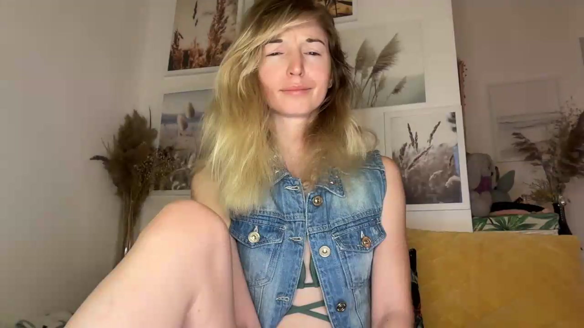 Gallery image thumbnail from Alielli's myfreecams stream on, 08/26/2026, 04:02 image 3 of 20