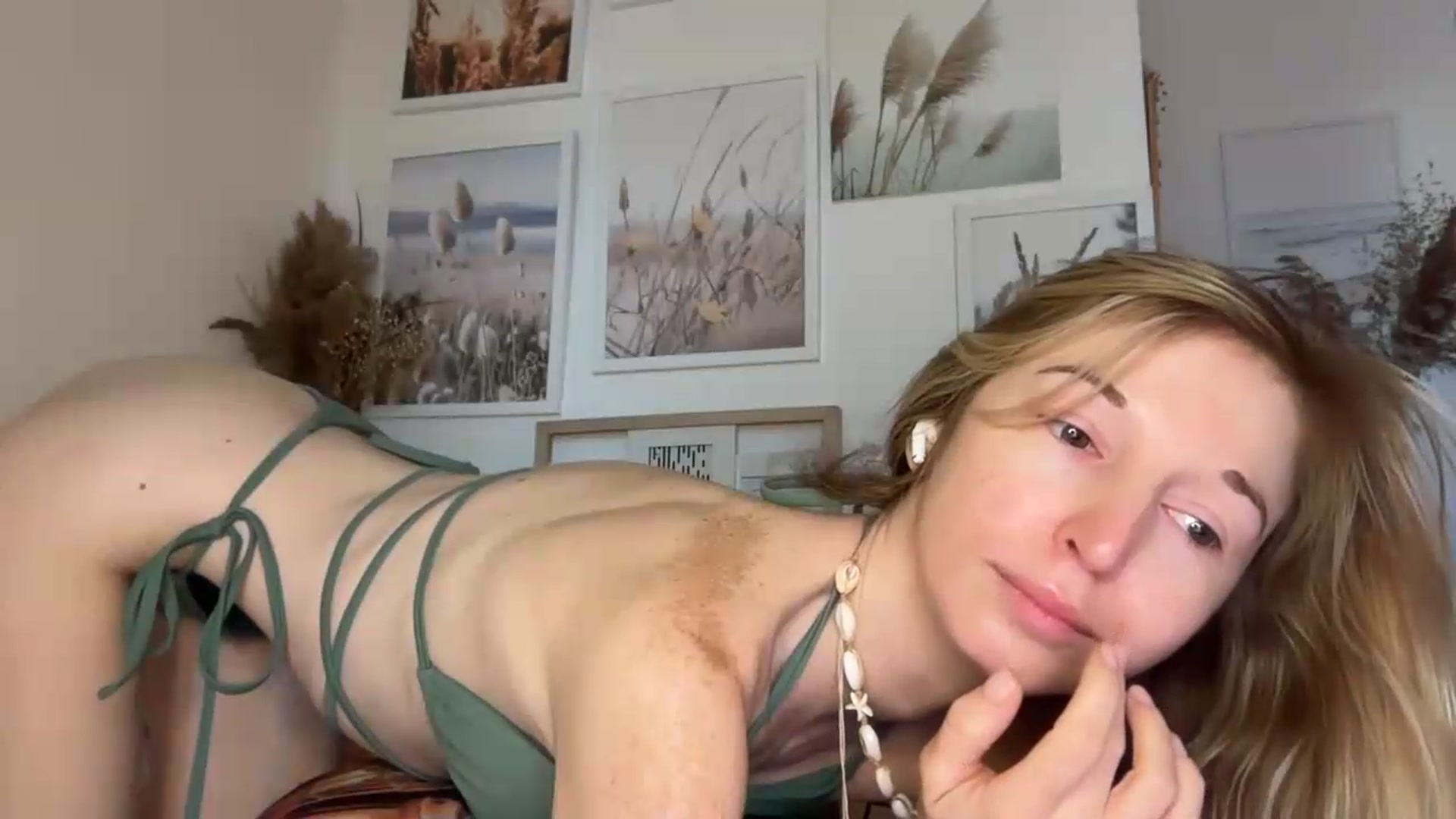 Gallery image thumbnail from Alielli's myfreecams stream on, 08/26/2026, 04:02 image 15 of 20