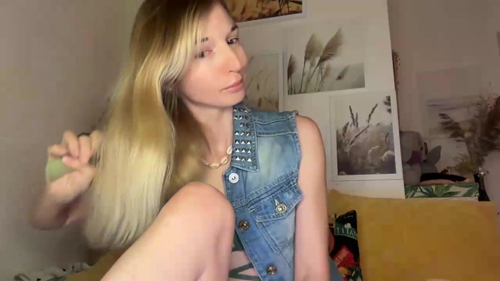 Gallery image thumbnail from Alielli's myfreecams stream on, 08/26/2026, 04:02 image 2 of 20